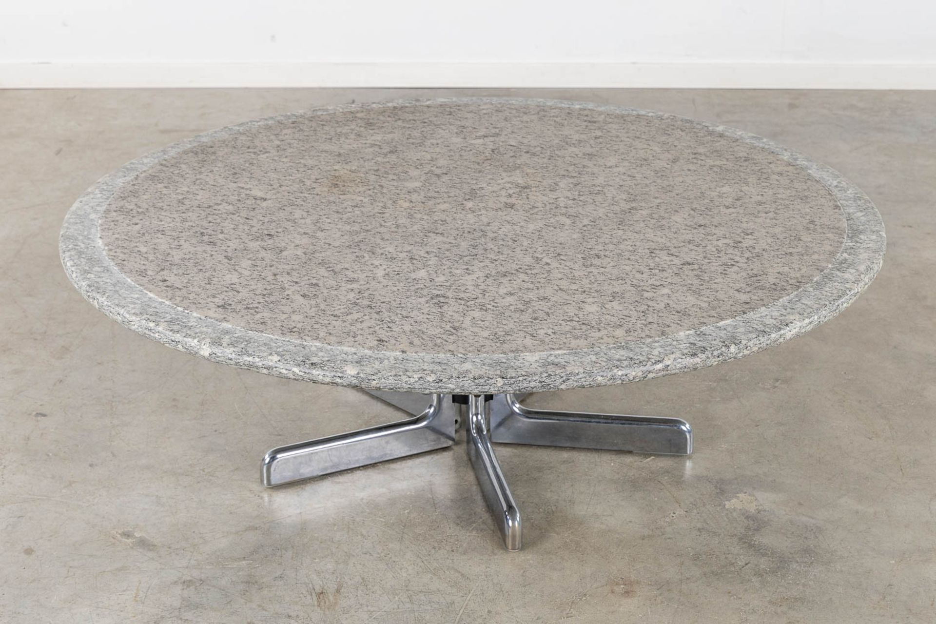 Titina AMMANATI &amp; Giampiero VITELLI (XX) 'Coffee table' granite on metal. (H:40 x D:120 cm) - Image 4 of 8
