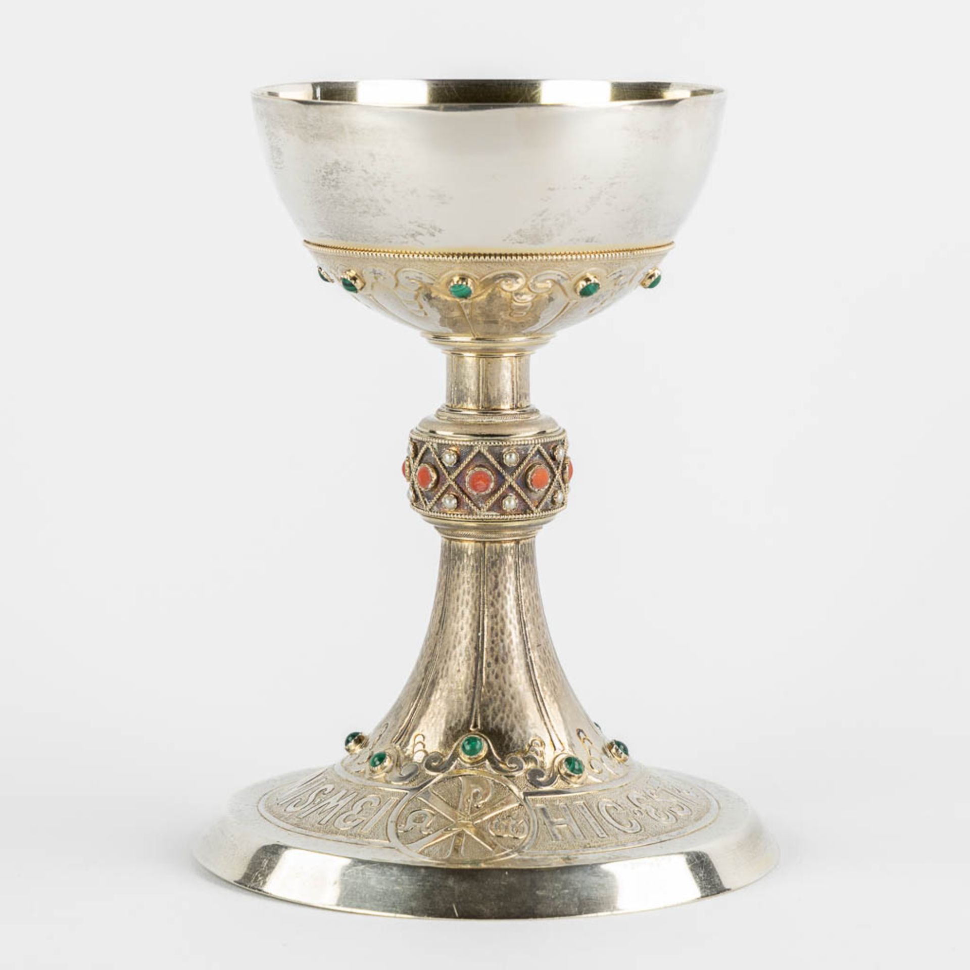 Joh ALOYS BRUUN (XIX) A chalice with paten, silver decorated with cabochons, malachite and pearls. G - Image 3 of 17