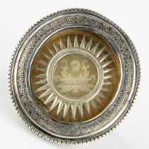 A sealed theca in a relic holder, 'Ex Velo B.M.V.' with a silver rim. Marked. 19th C. (W:9 x H:10 cm