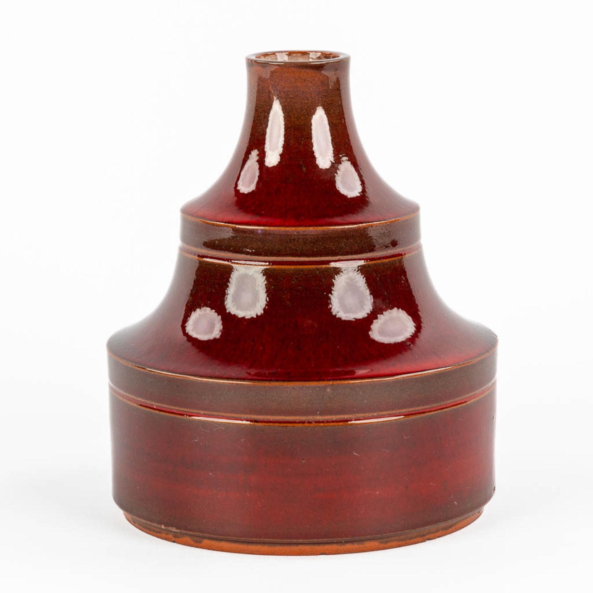 Elisabeth VANDEWEGHE (1946) 'Vase' red glazed ceramics for Perignem. (H:16 x D:14 cm) - Image 3 of 11
