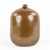 Rogier VANDEWEGHE (1923-2020) 'Vase' brown glaze for Amphora. (H:25 x D:18 cm)