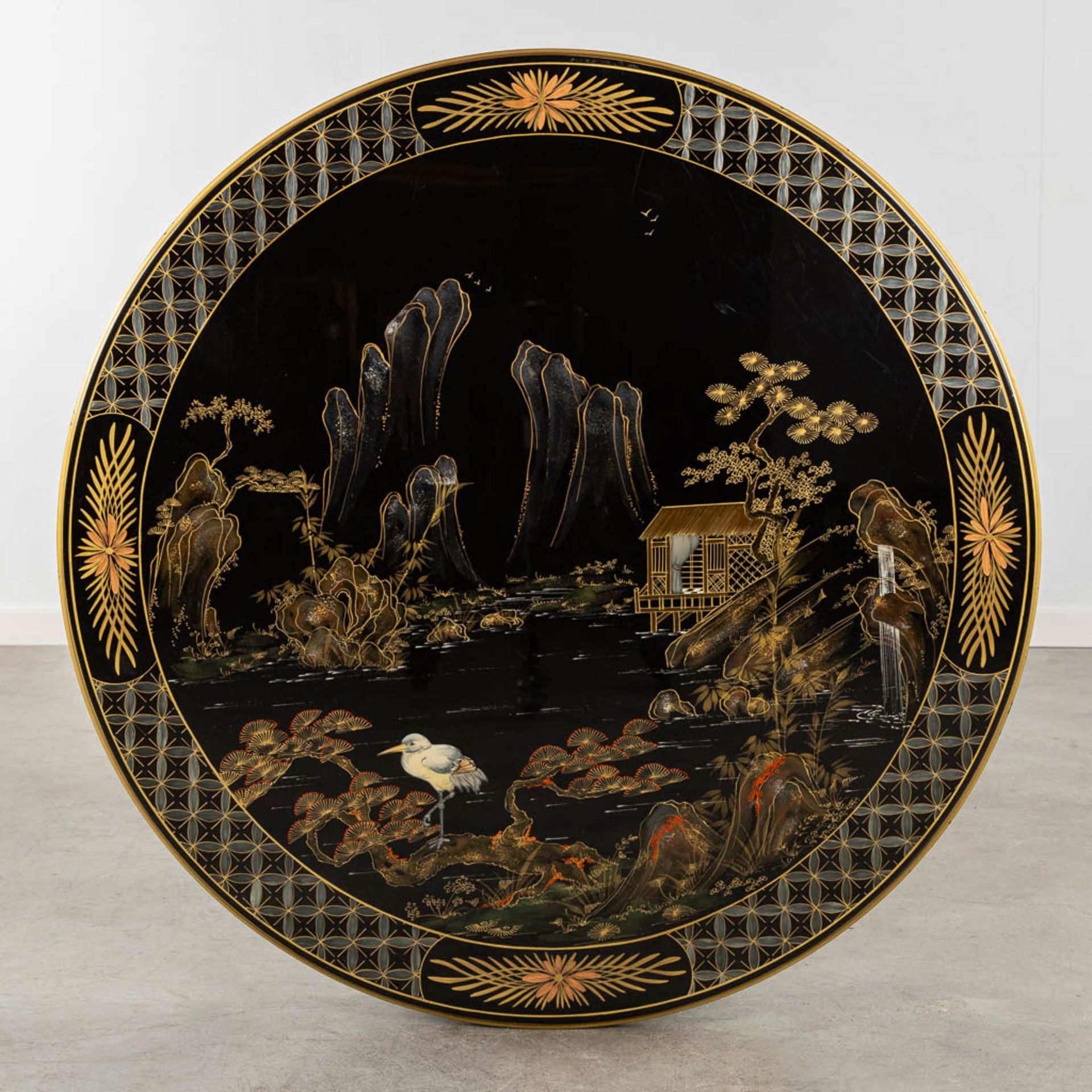 A round coffee table with Chinoiserie decor. (H:45 x D:88 cm) - Image 9 of 12