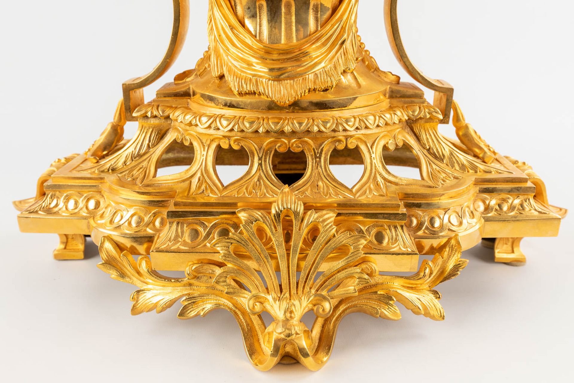 A three-piece mantle garniture clock and candelabra, gilt bronze in Louis XV style. 19th C. (L:28 x - Image 15 of 16
