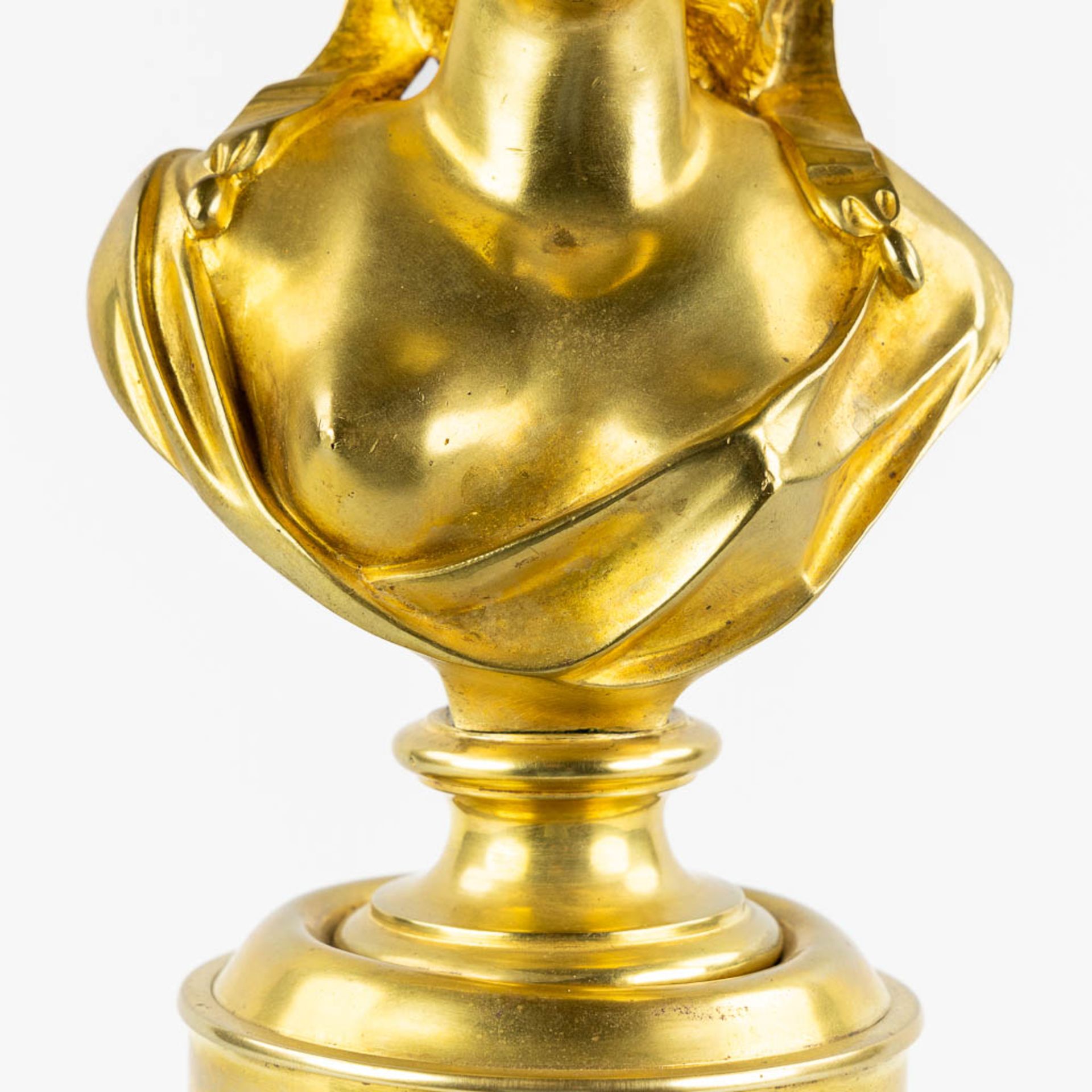 A small bust 'Marianne De France', gilt bronze. Empire period. (L:13,5 x W:13,5 x H:40 cm) - Image 9 of 9