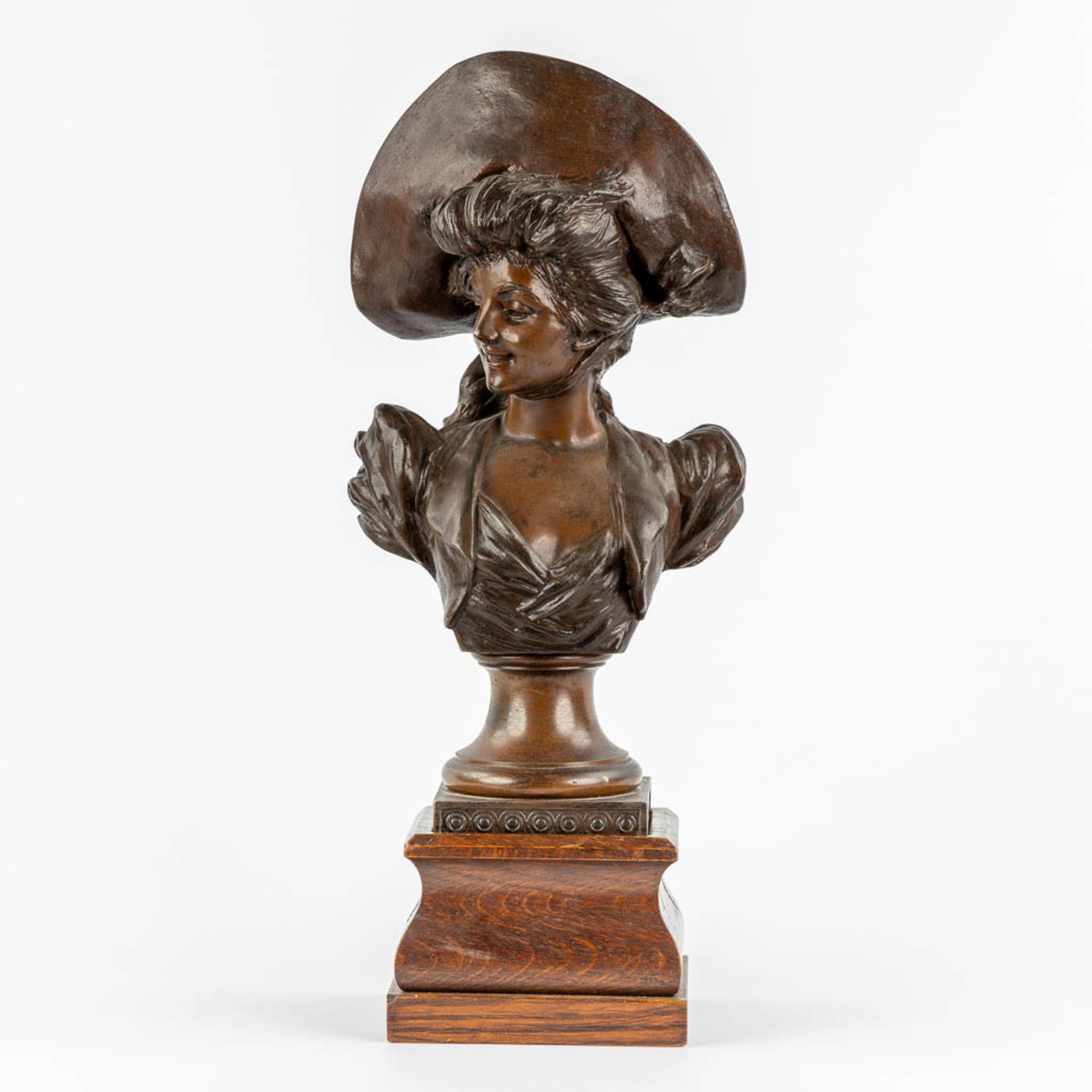 Georges VAN DER STRAETEN (1856-1928) 'Decorative bust', patinated spelter. (L:14 x W:20 x H:38 cm) - Image 3 of 10