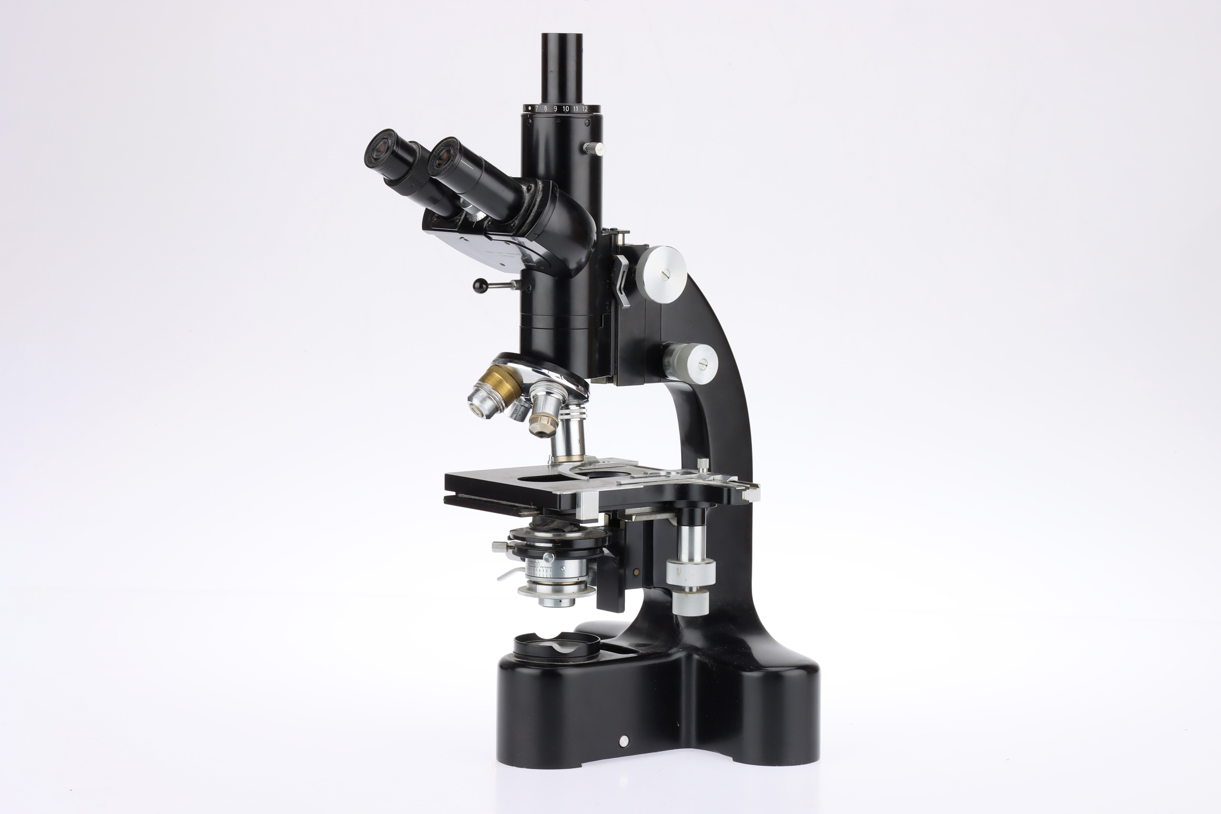 An Ernst Leitz Wetzlar, Dialux Trinocular Compound Microscope, - Image 2 of 3