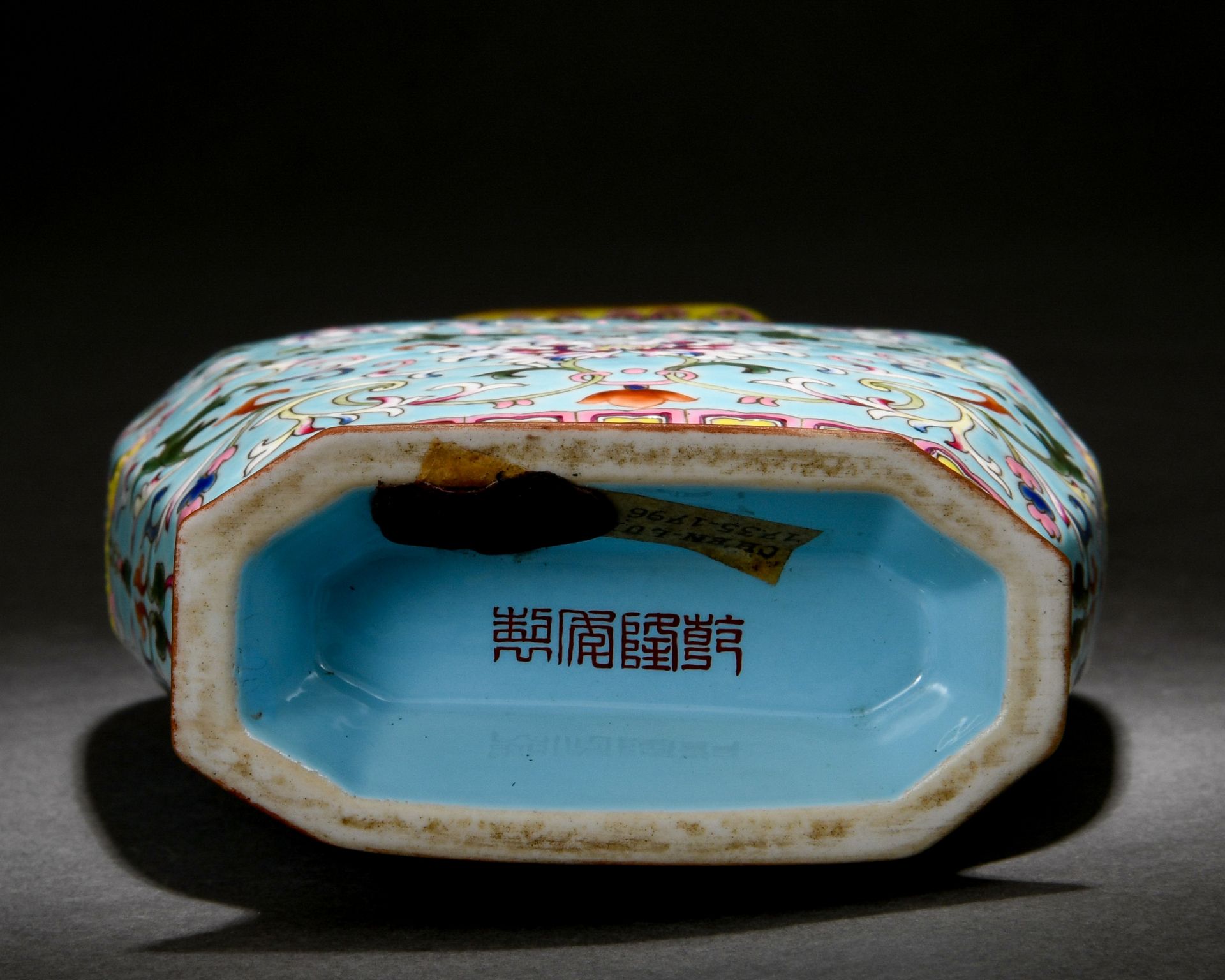 A Chinese Turquoise Ground and Famille Rose Vase - Image 8 of 9