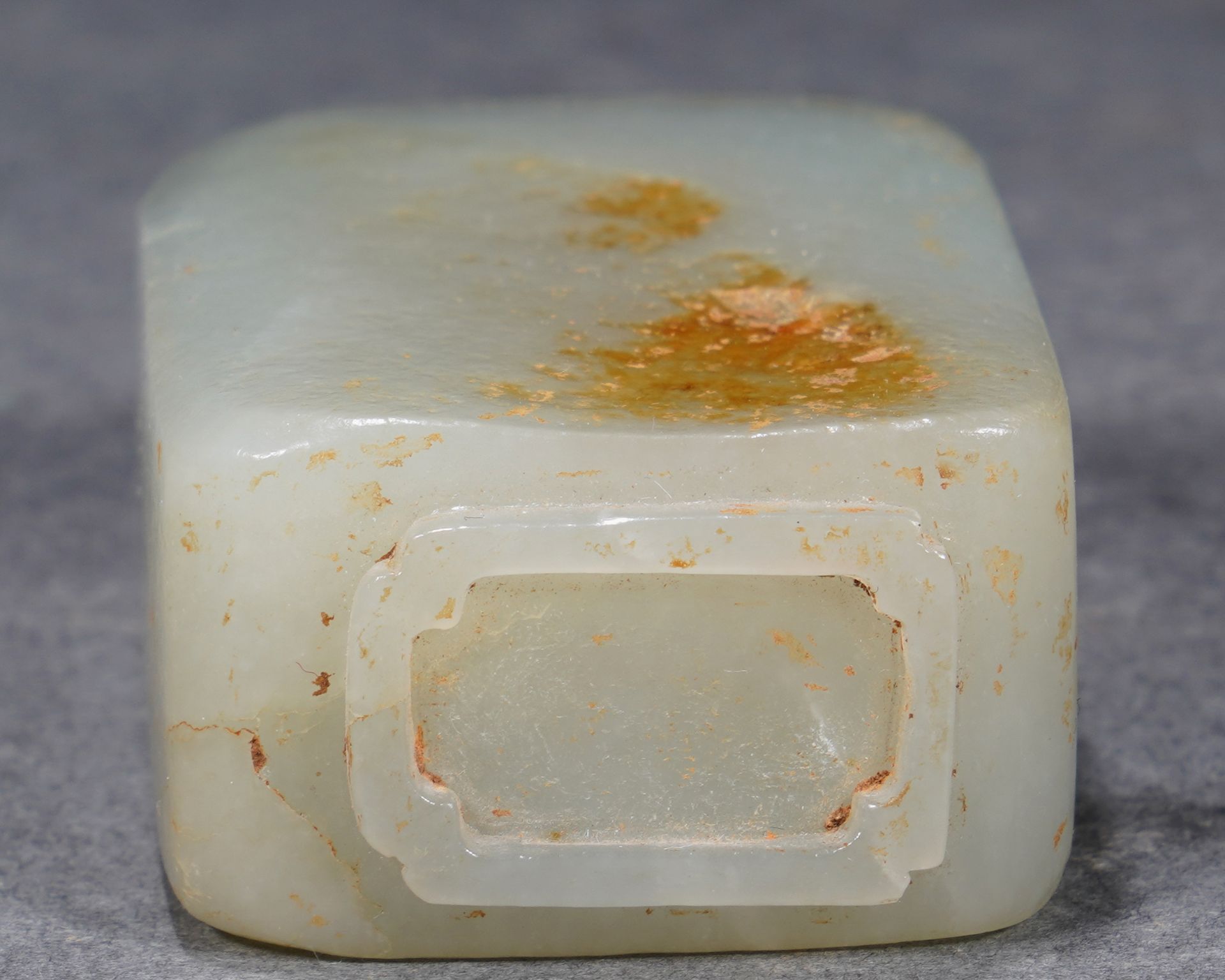 A Chinese Carved White Jade Snuff Bottle - Image 10 of 10