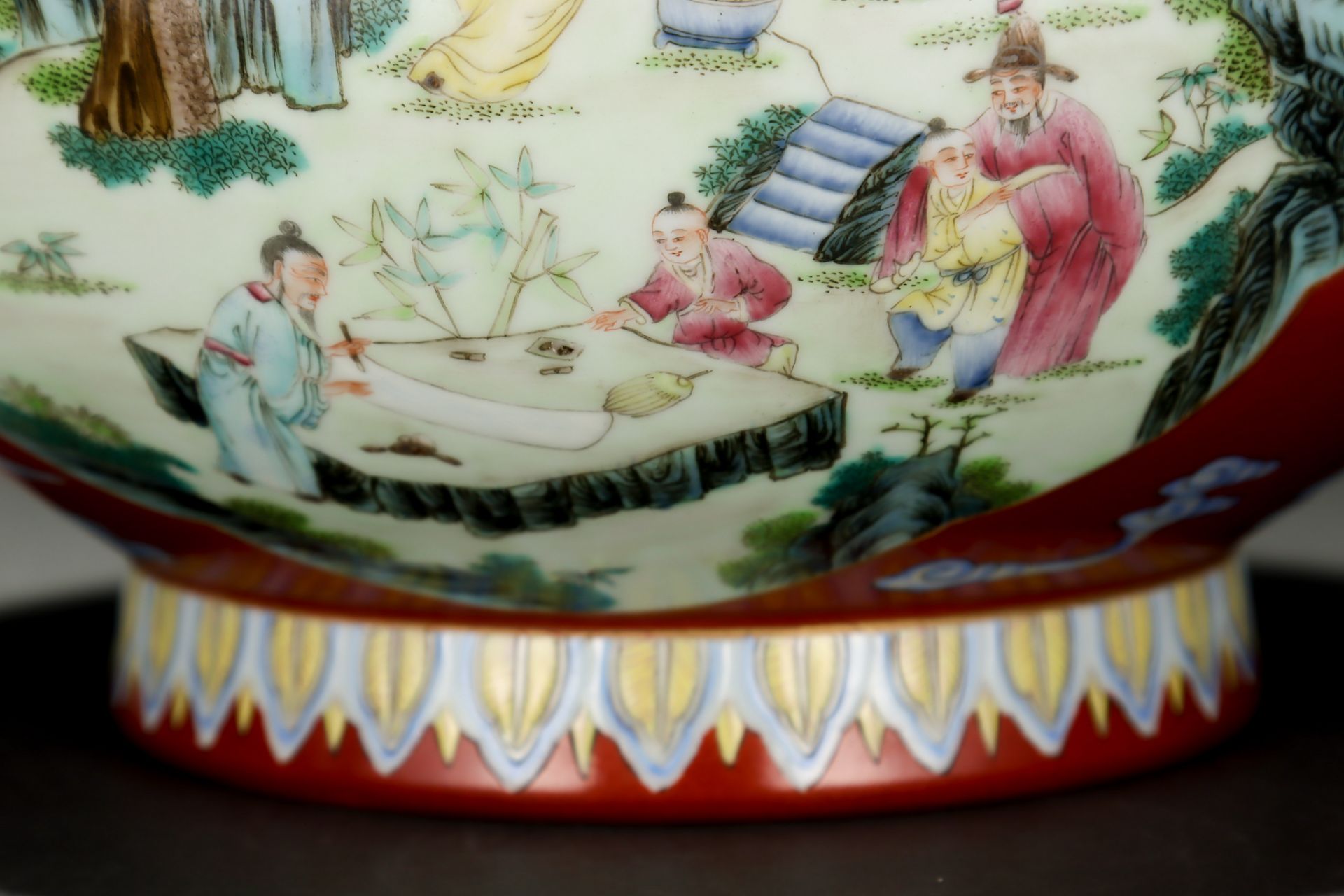A Chinese Famille Rose Figural Story Vase - Bild 6 aus 9