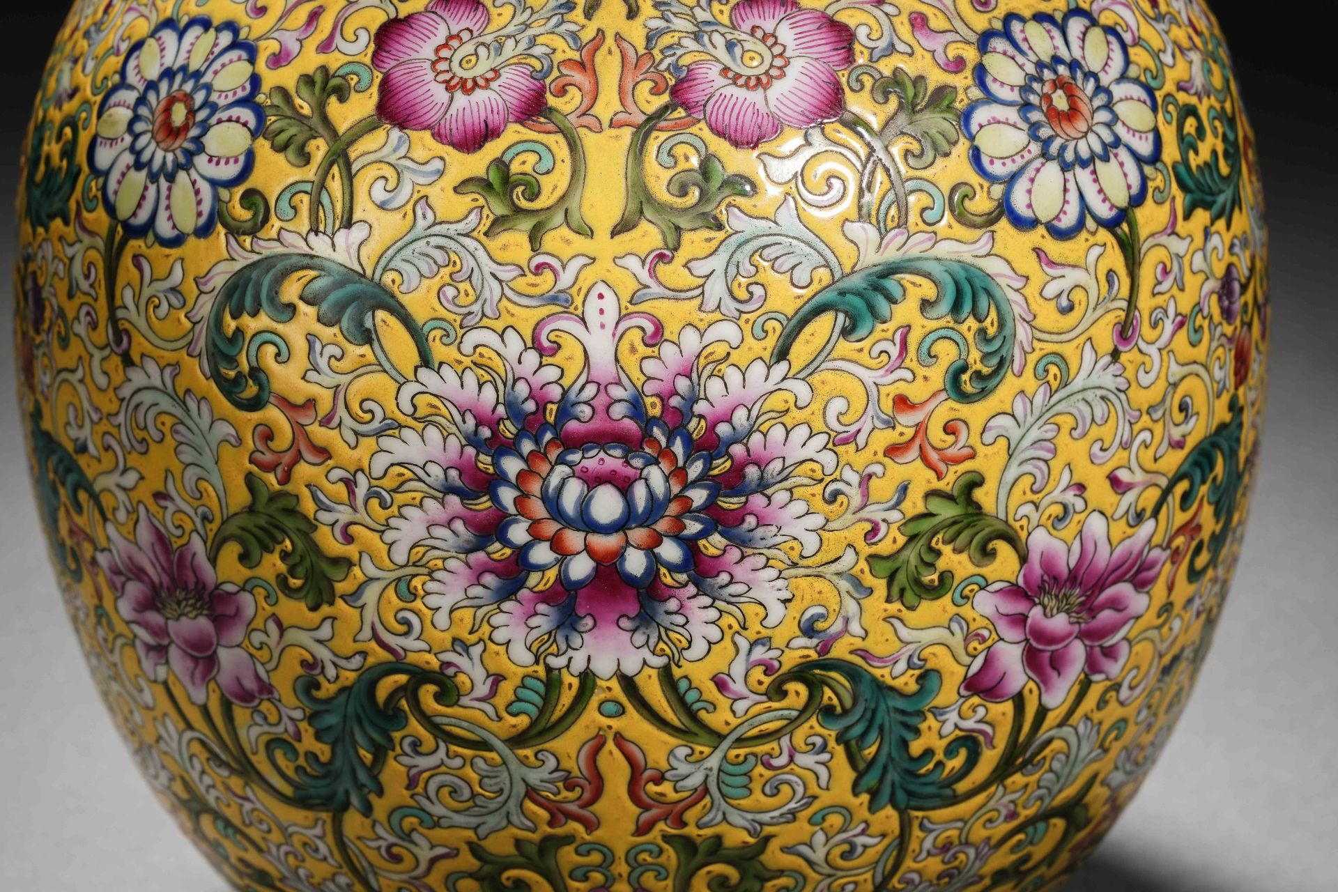 A Chinese Famille Rose and Gilt Baluster Vase - Bild 3 aus 14