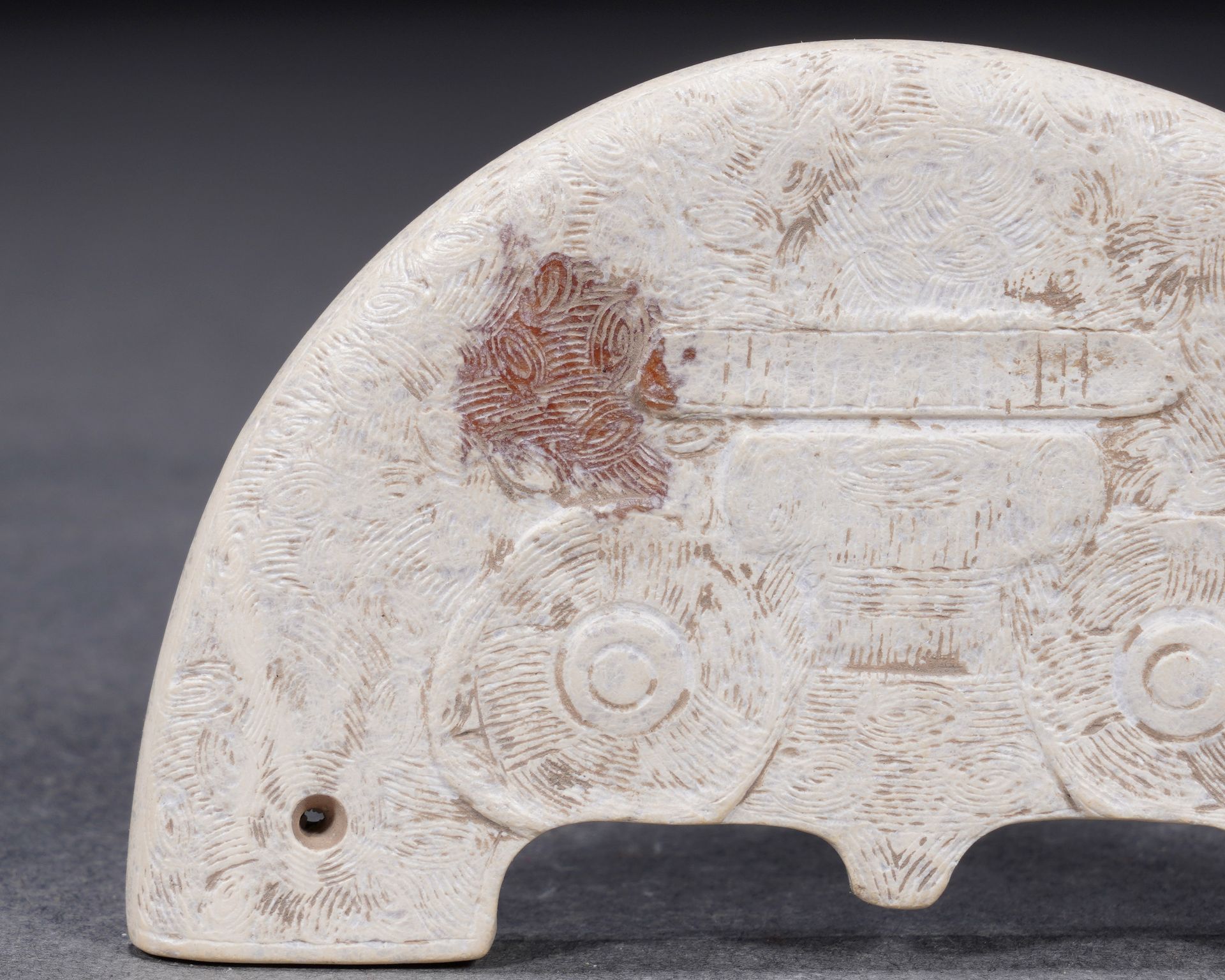 A Chinese Archaistic Jade Ornament - Image 3 of 9