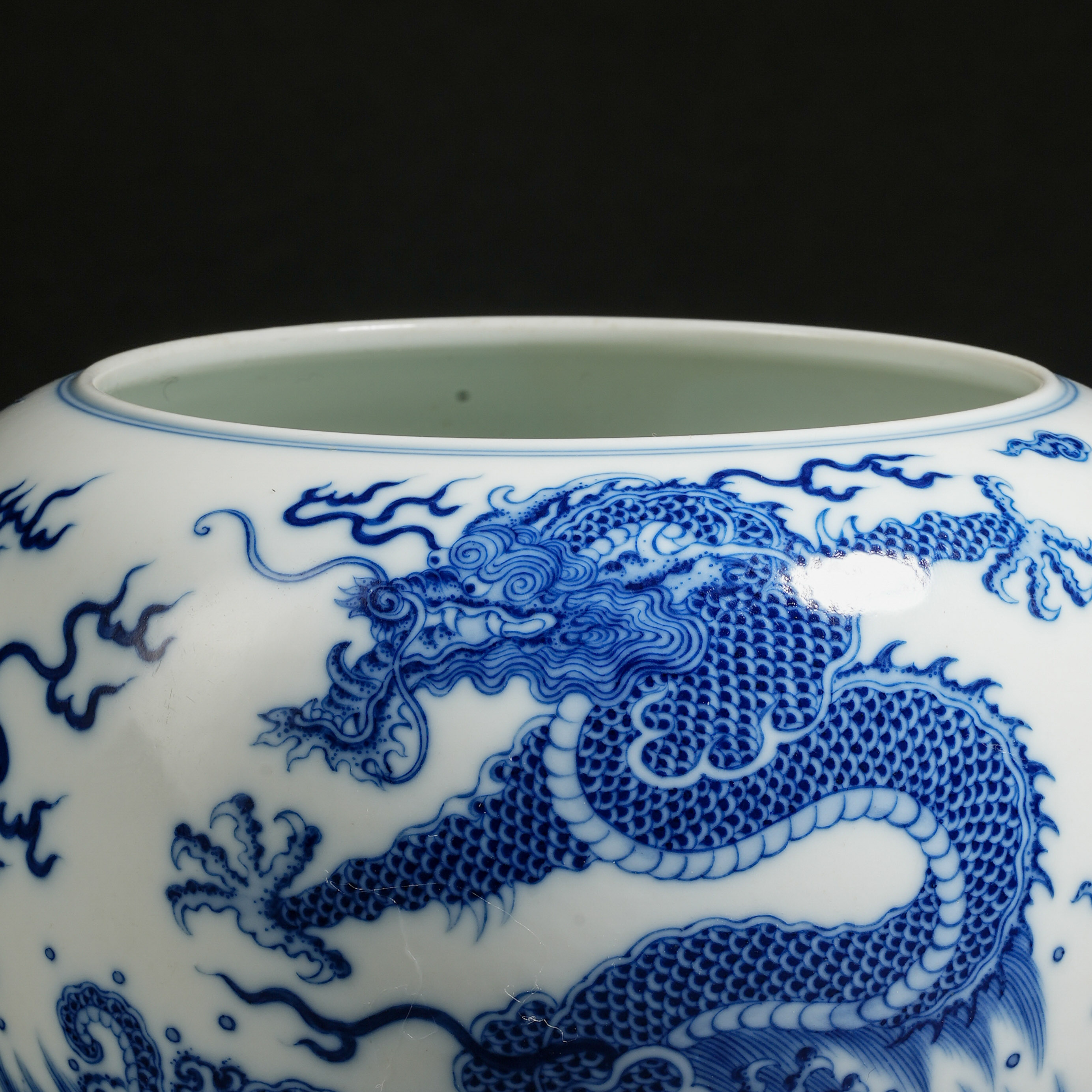 A Chinese Blue and White Dragon Washer - Image 2 of 13