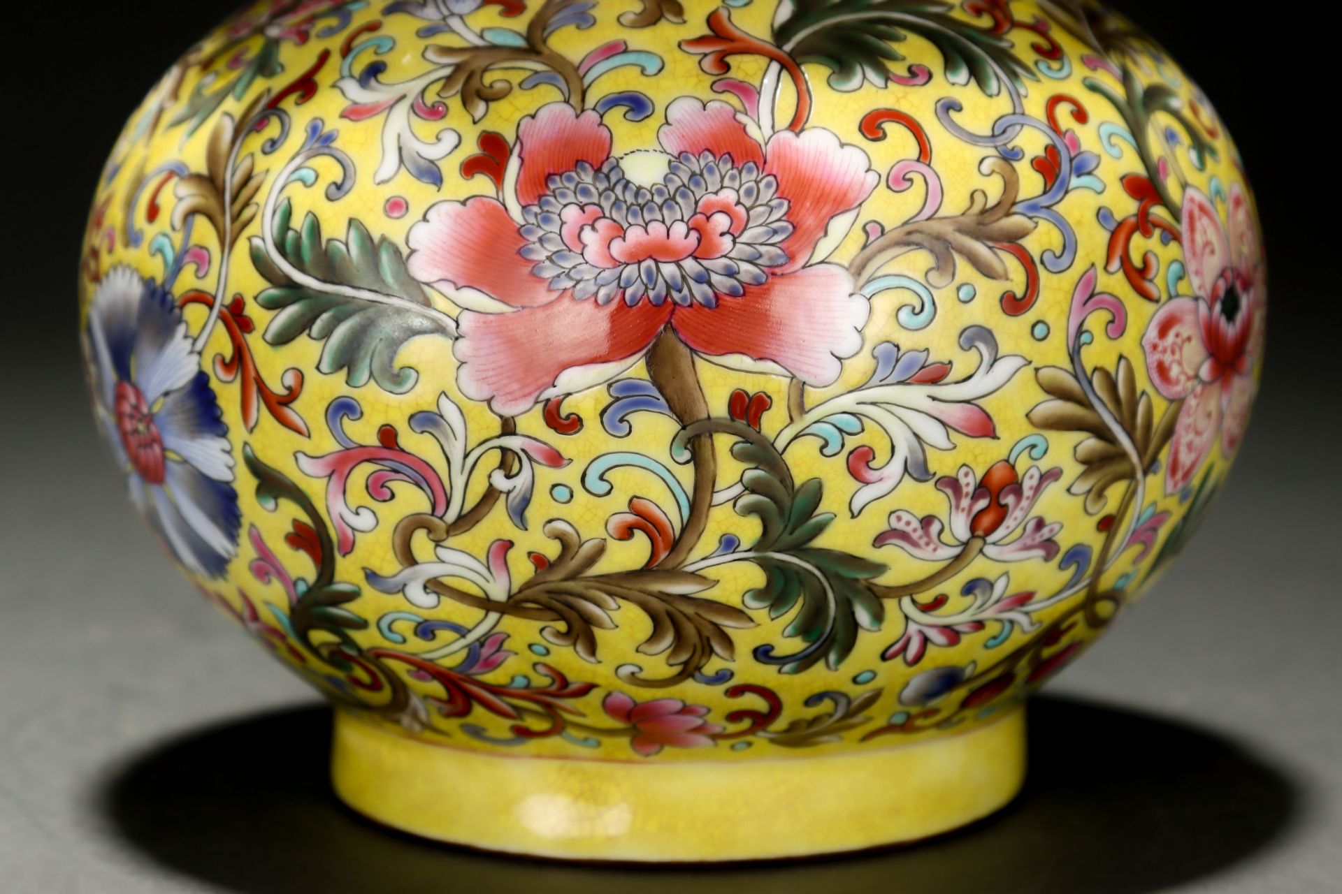 A Chinese Famille Rose Double Gourds Vase - Bild 5 aus 9