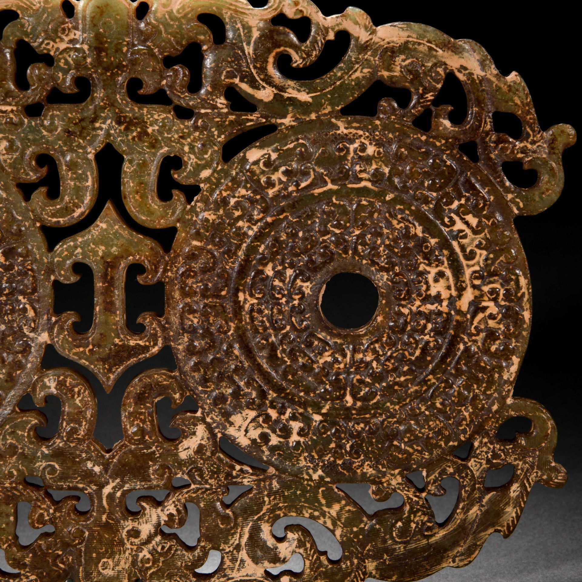 A Chinese Carved Jade DIsc Ornament - Image 4 of 7