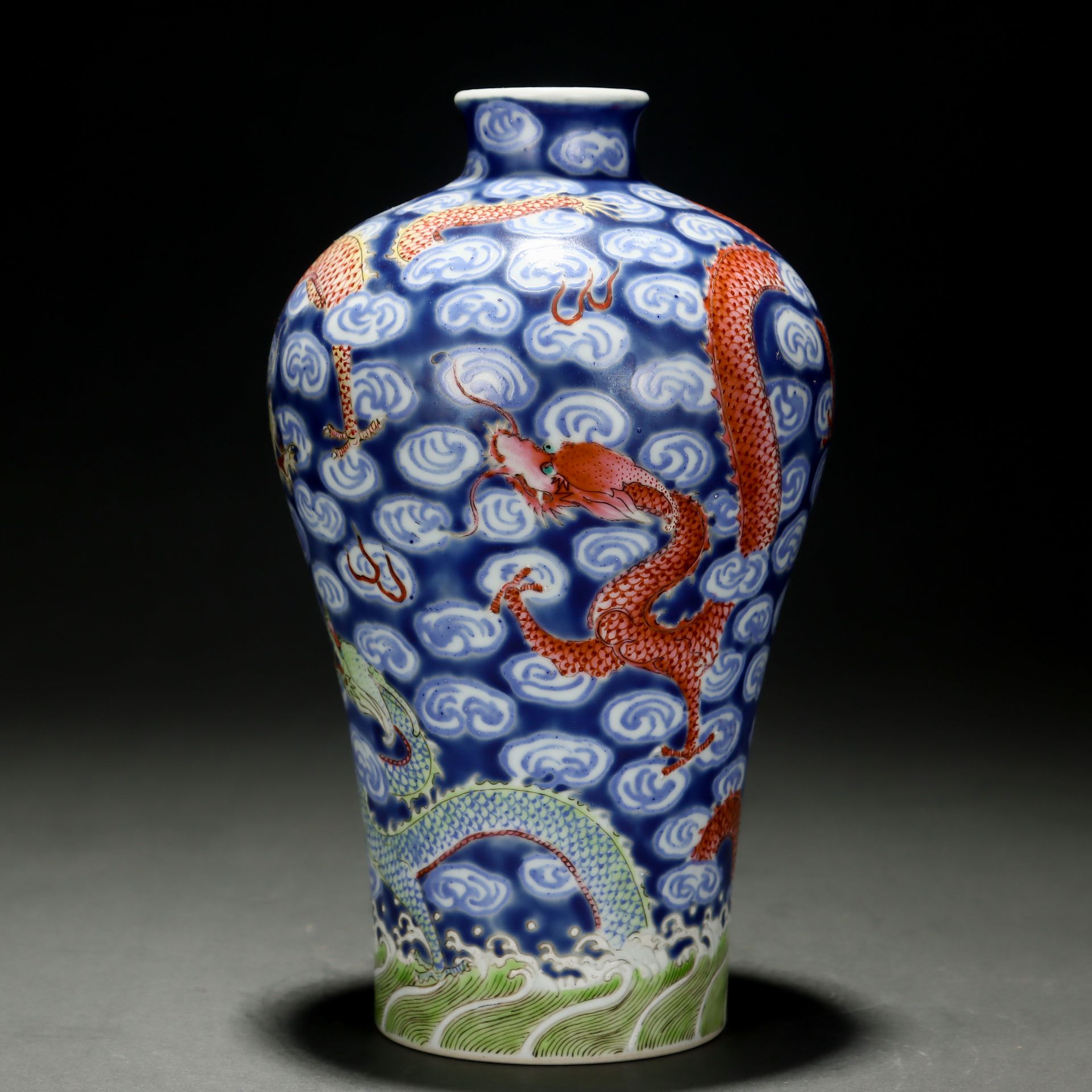 A Chinese Famille Rose Dragon Vase - Image 4 of 9