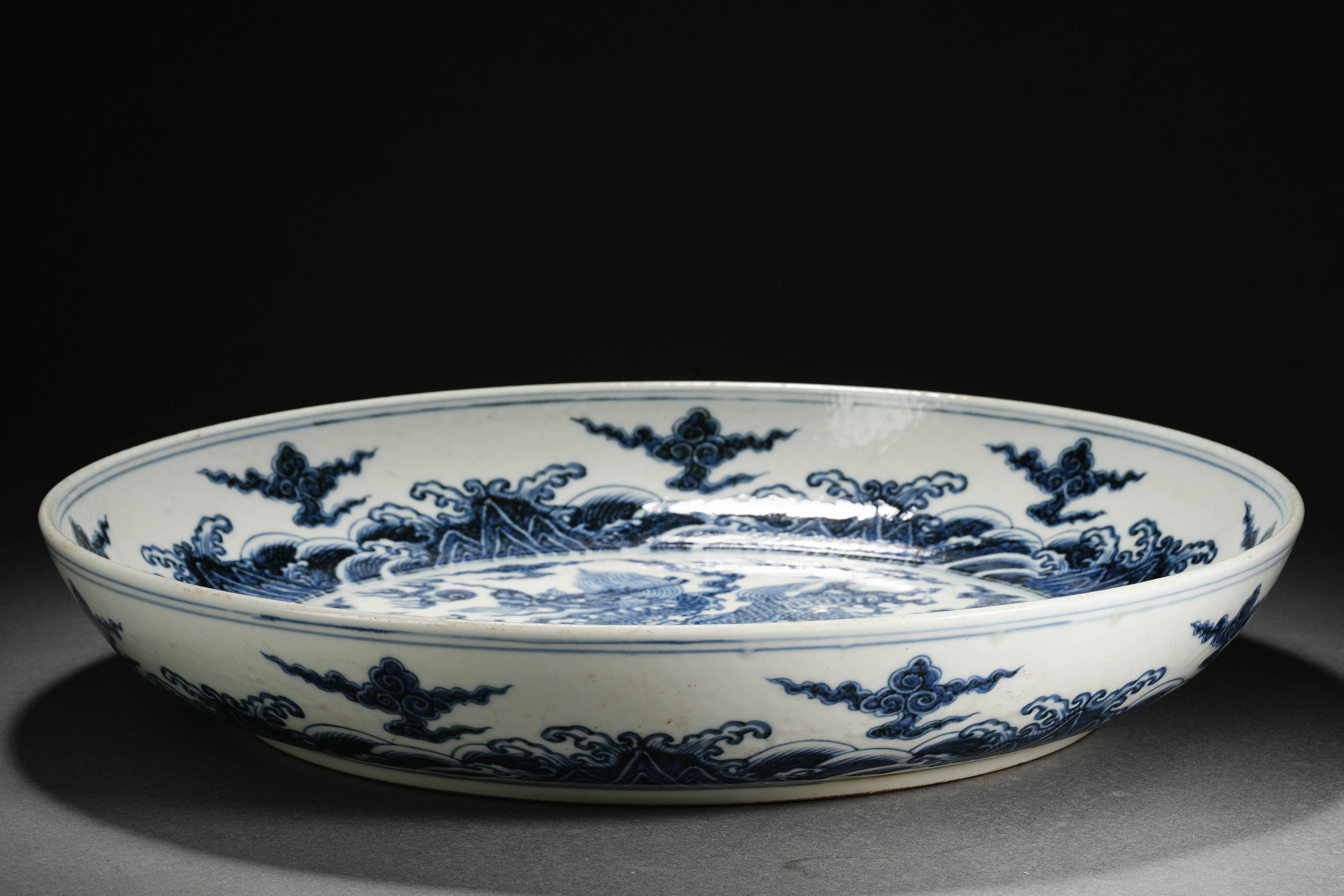 A Chinese Blue and White Dragon Dish - Image 9 of 17