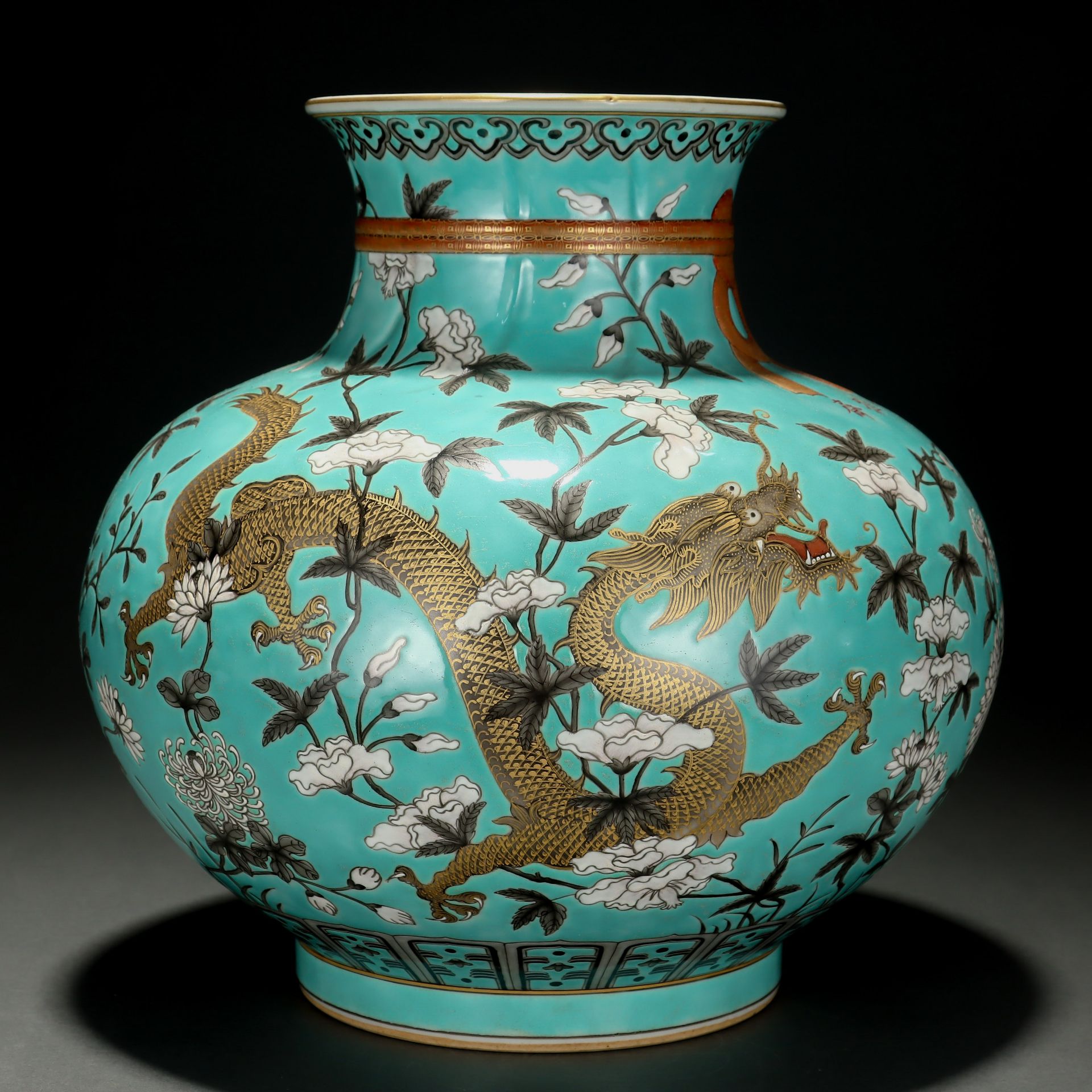 A Chinese Famille Rose and Gilt Dragon Jar - Image 2 of 9