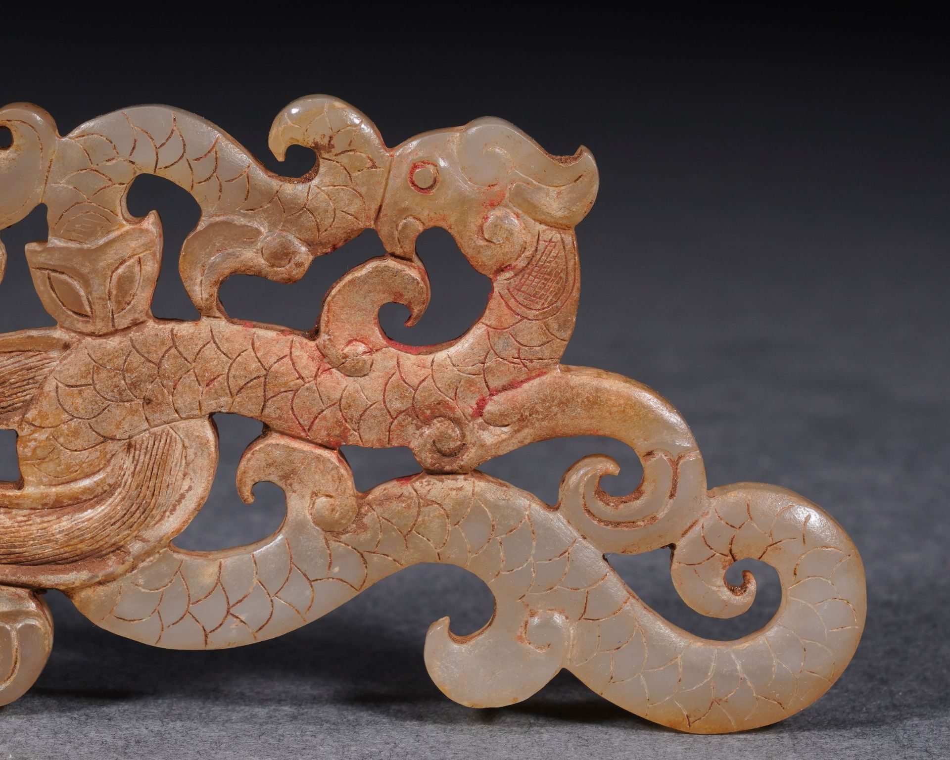 A Chinese Carved Jade Interlocked Dragon Ornament - Image 3 of 10