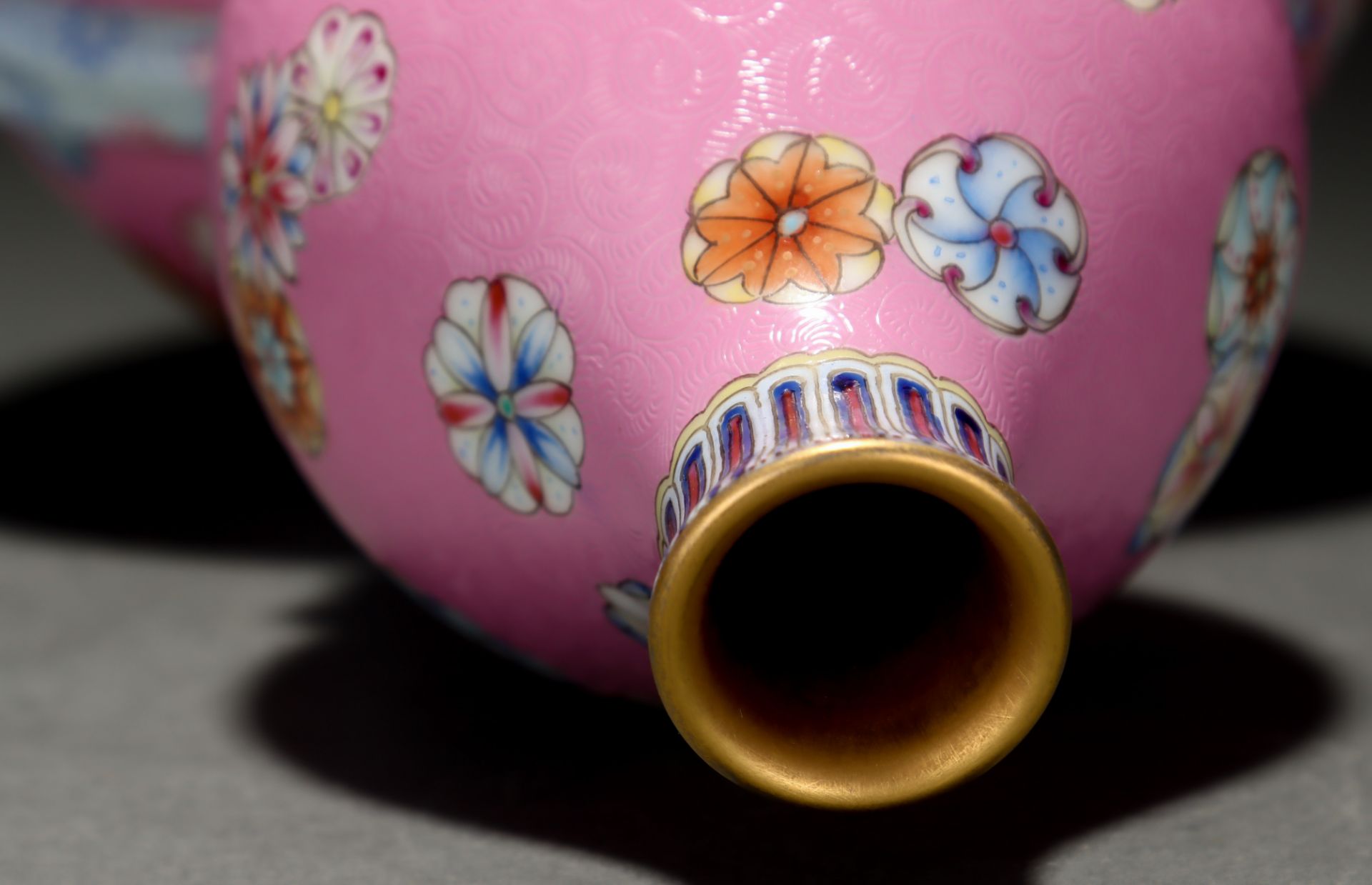 A Chinese Falangcai Double Gourds Vase - Image 7 of 9