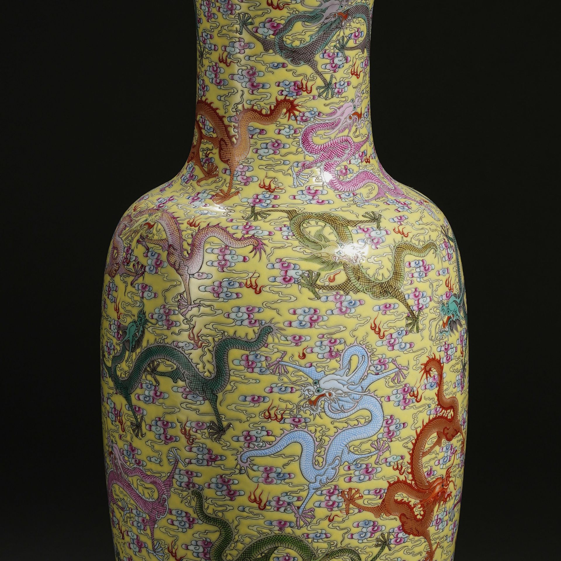 A Chinese Yellow Ground and Famille Rose Dragon Vase - Bild 2 aus 16