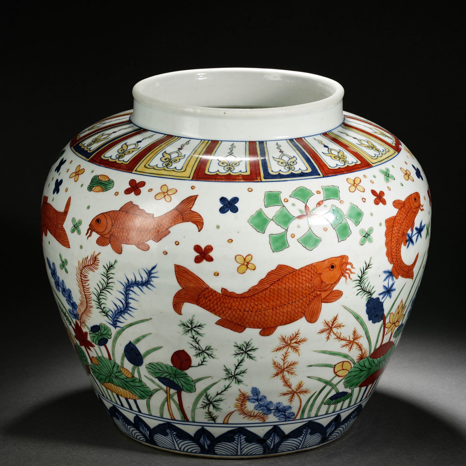 A Chinese Famille Verte Lotus Pond Jar with Cover - Image 7 of 14