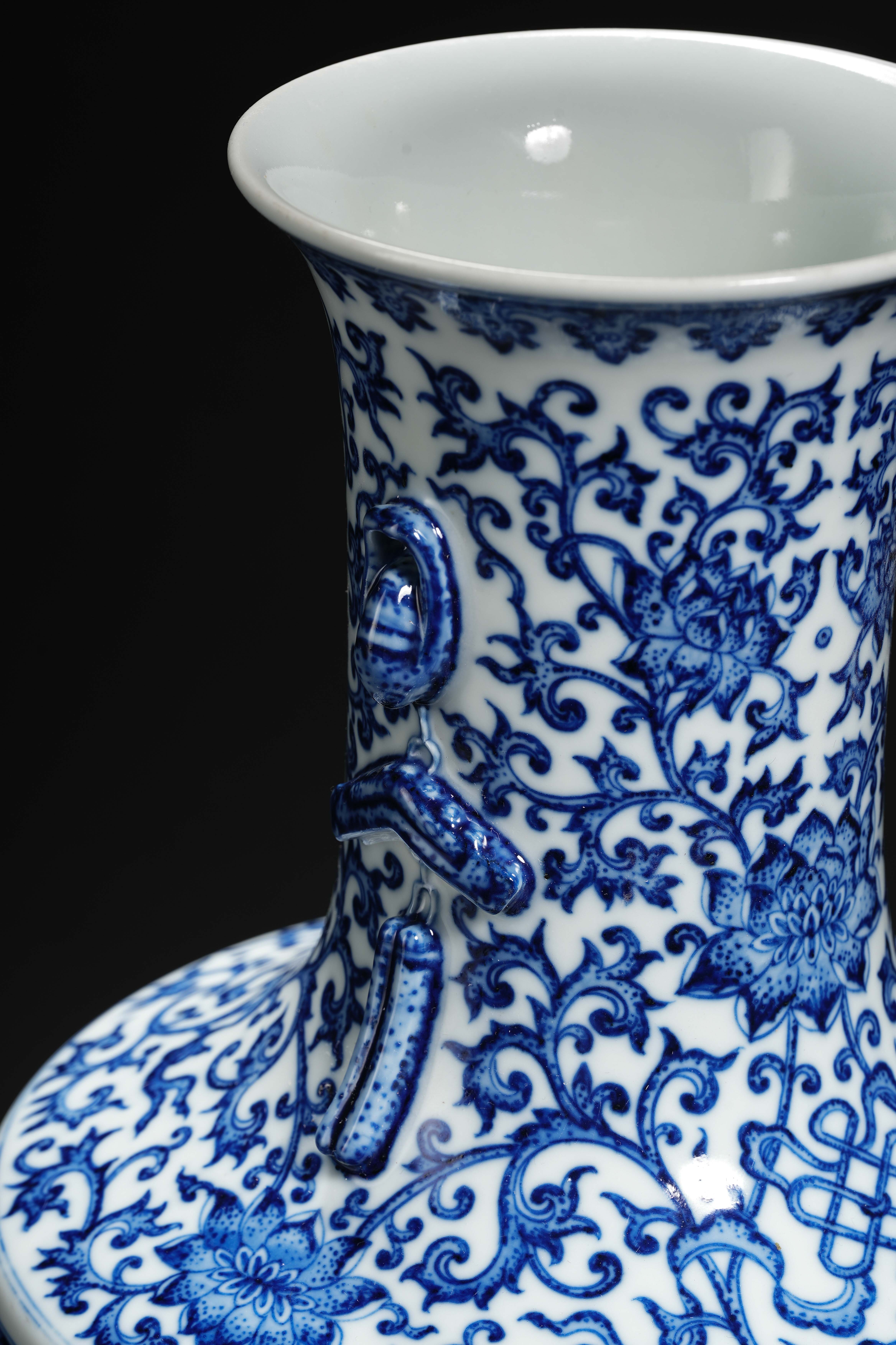 A Chinese Blue and White Peony and Dragons Vase - Image 7 of 15