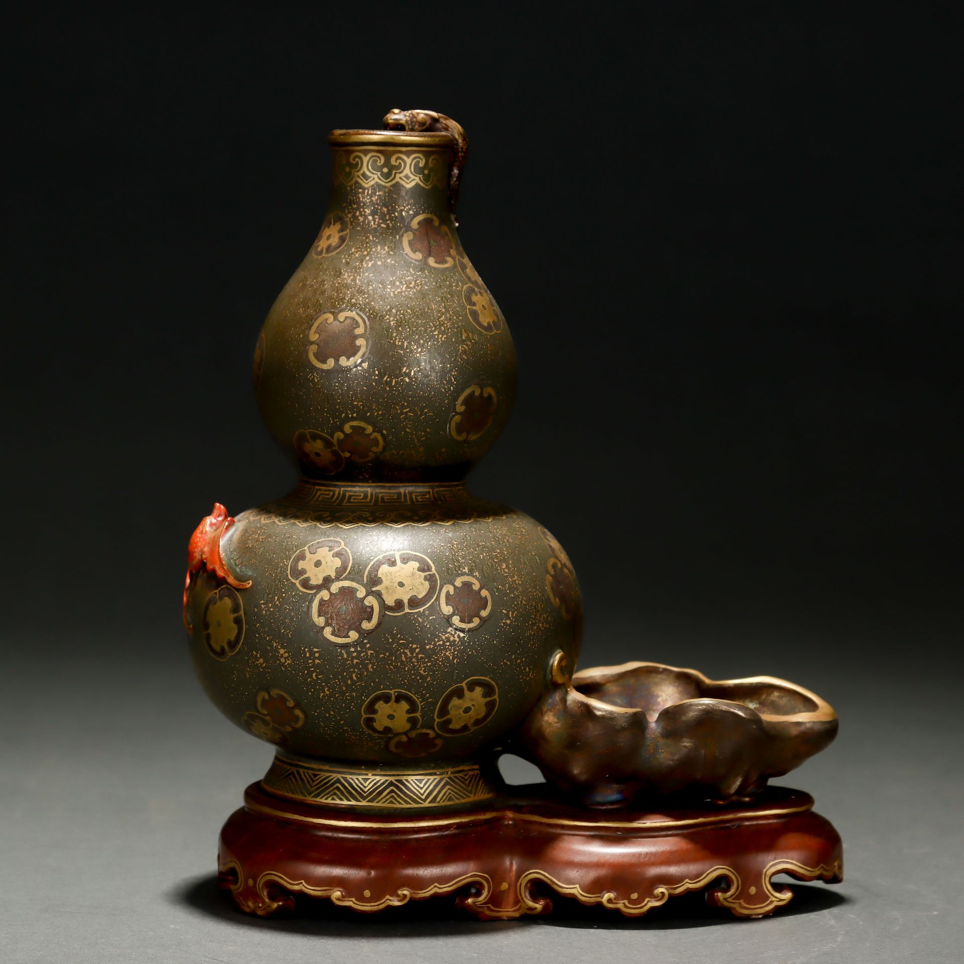 A Chinese Teadust Glaze and Gilt Double Gourds Vase - Bild 3 aus 9