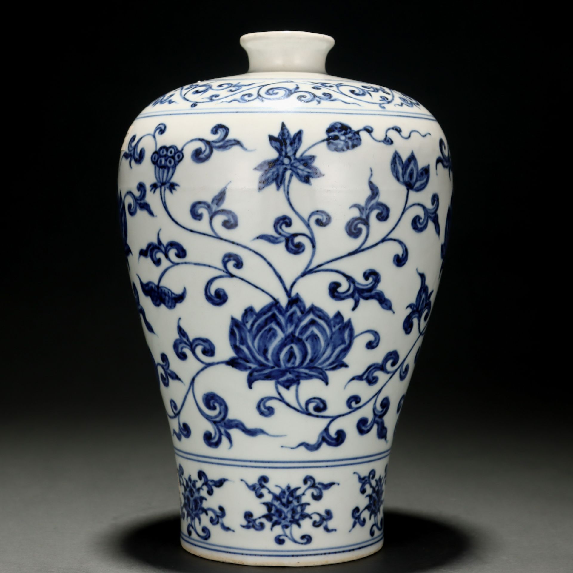 A Chinese Blue and White Peony Scrolls Vase Meiping - Image 2 of 9