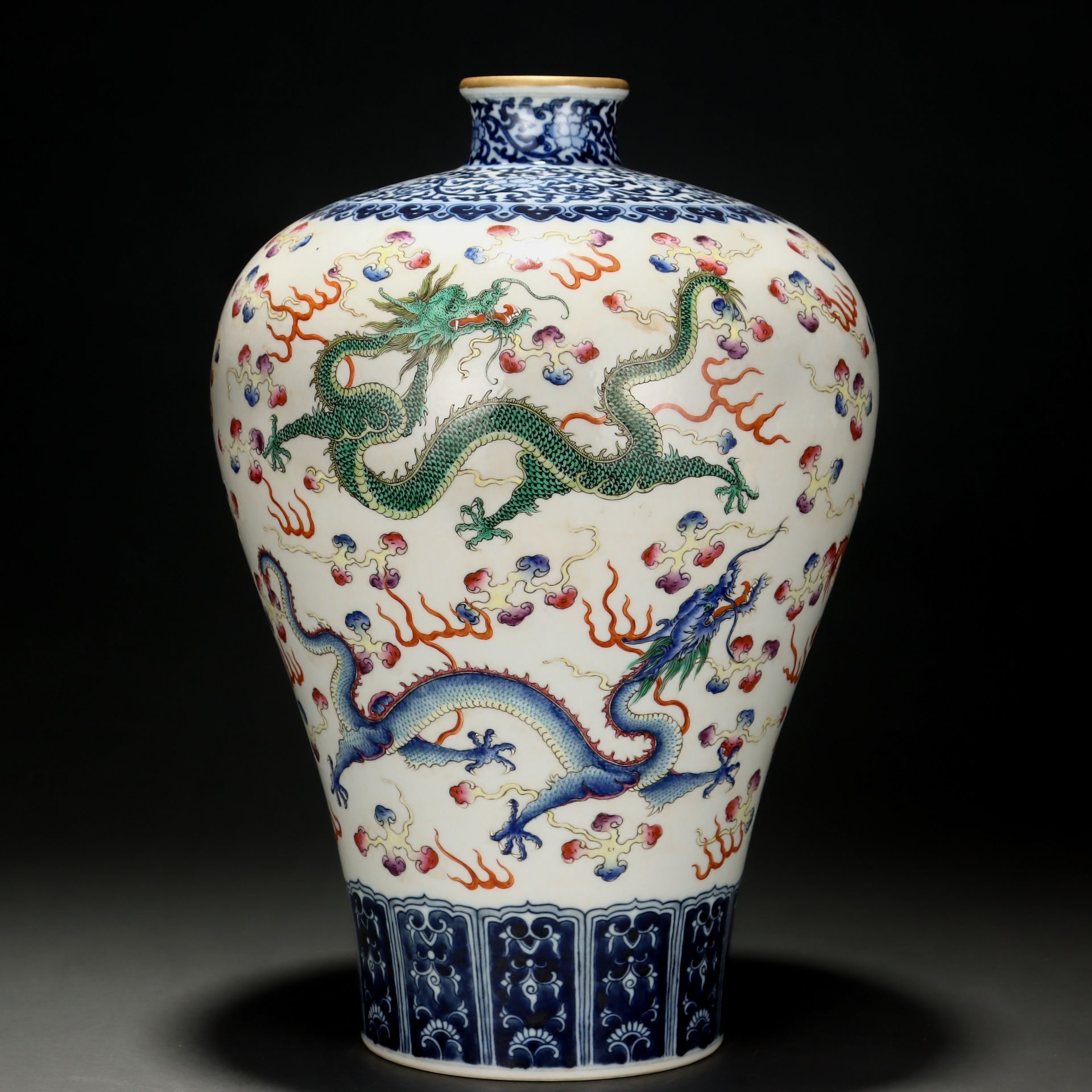 A Chinese Famille Rose Dragon Vase Meiping - Image 2 of 9