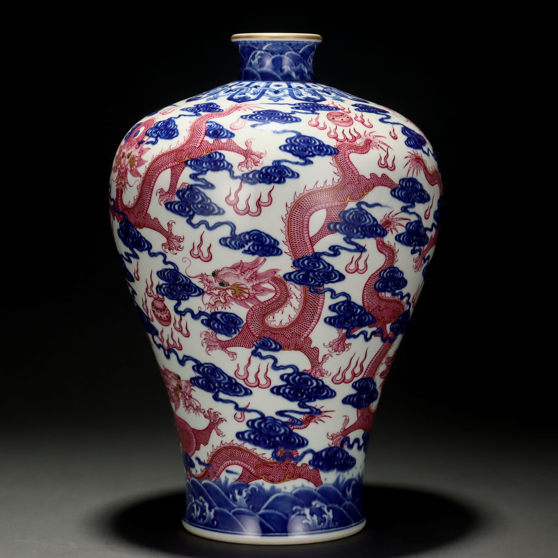 A Chinese Underglaze Blue and Pink Enamel Dragon Vase Meiping - Bild 4 aus 9