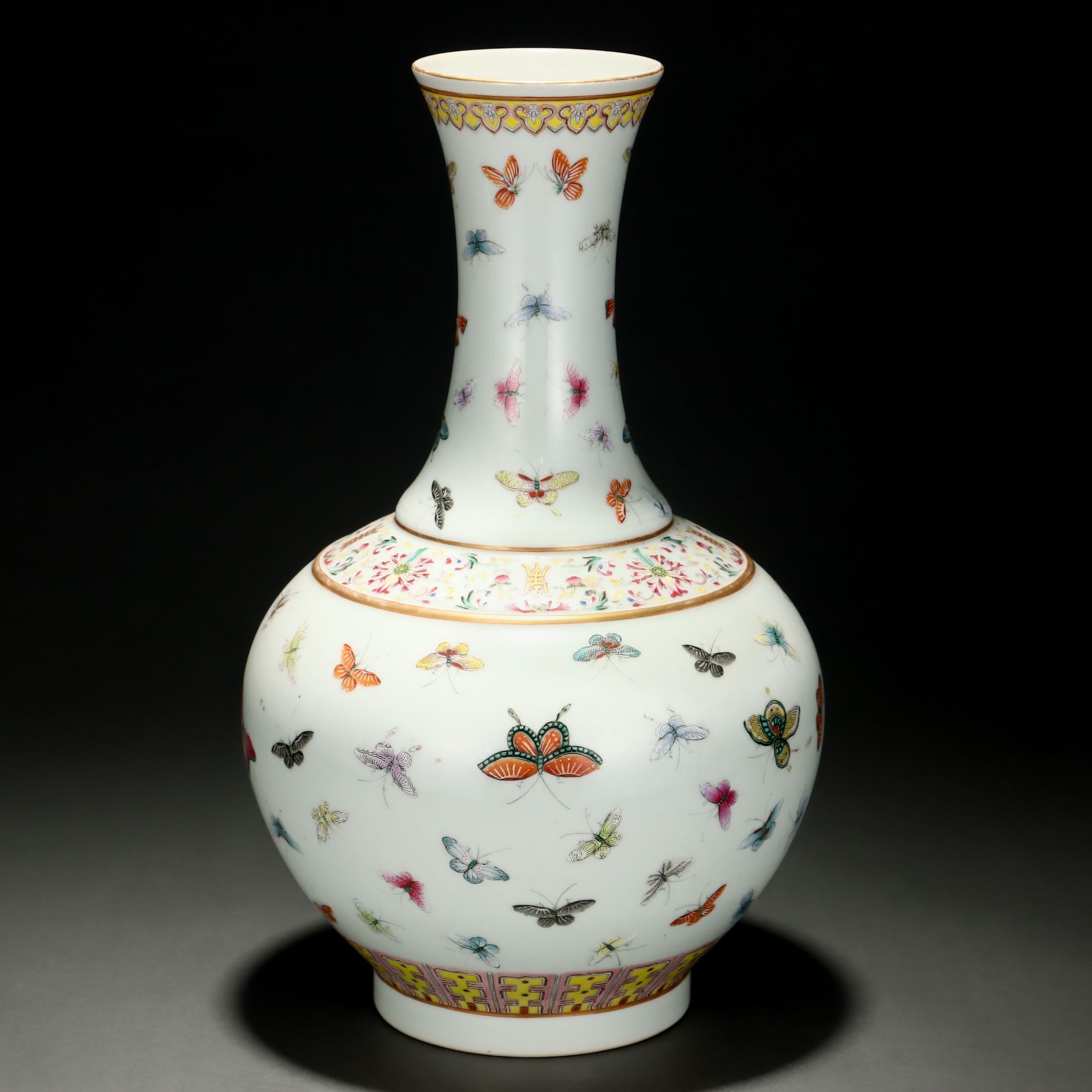 A Chinese Famille Rose Butterflies Decorative Vase - Image 2 of 9