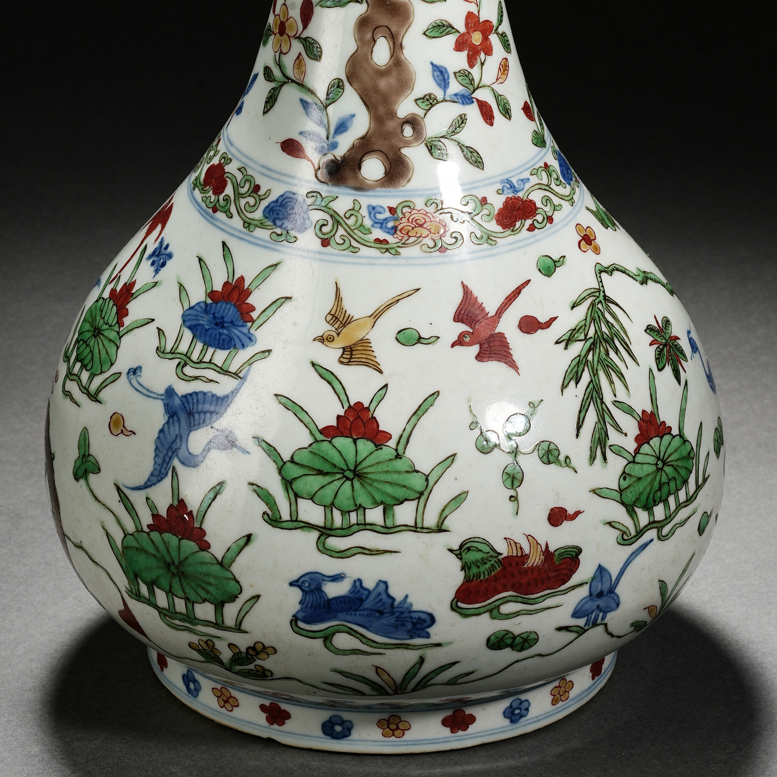 A Chinese Wucai Glaze Garlic Head Vase - Image 3 of 15