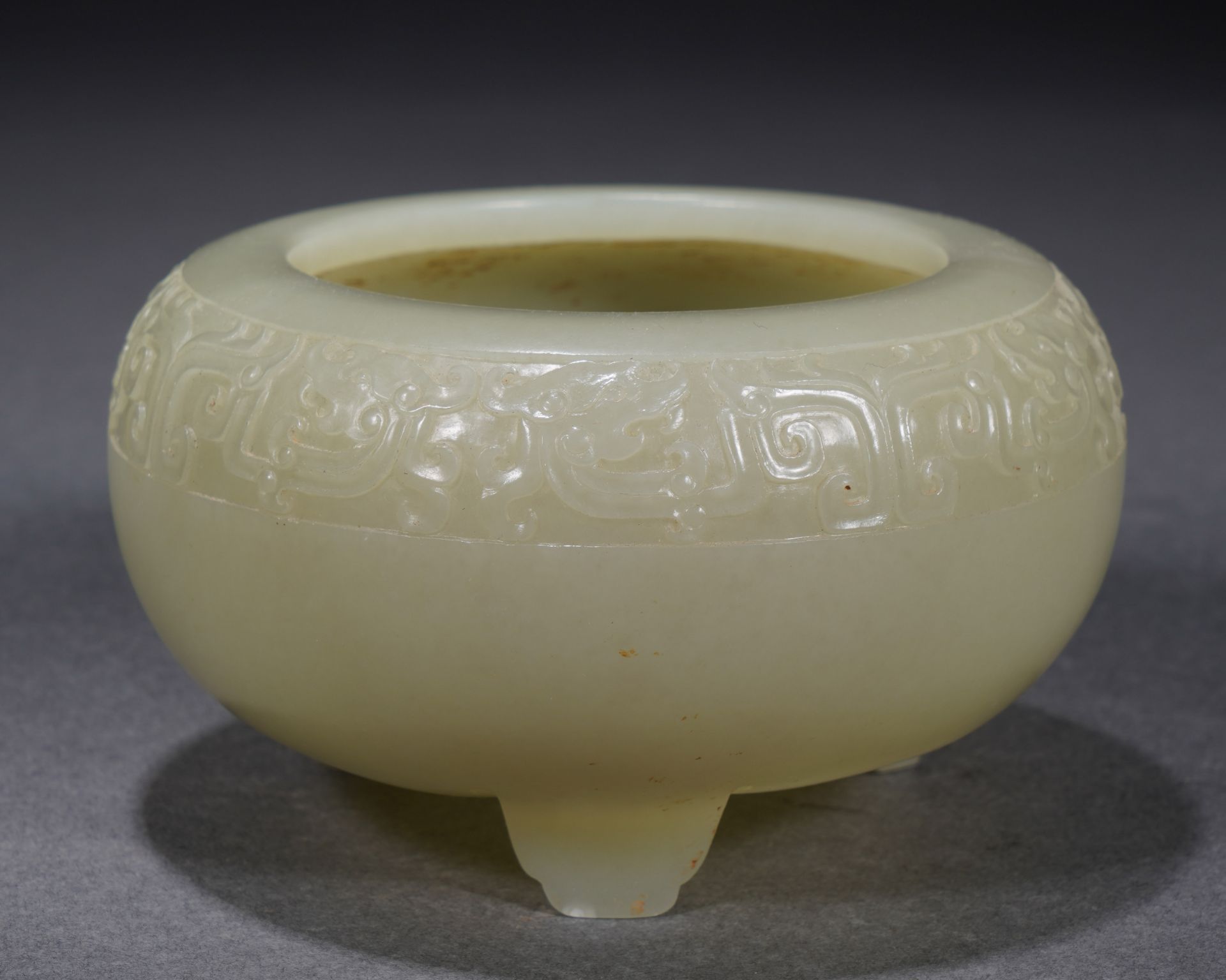 A Carved Jade Buddhist Bowl - Bild 5 aus 10