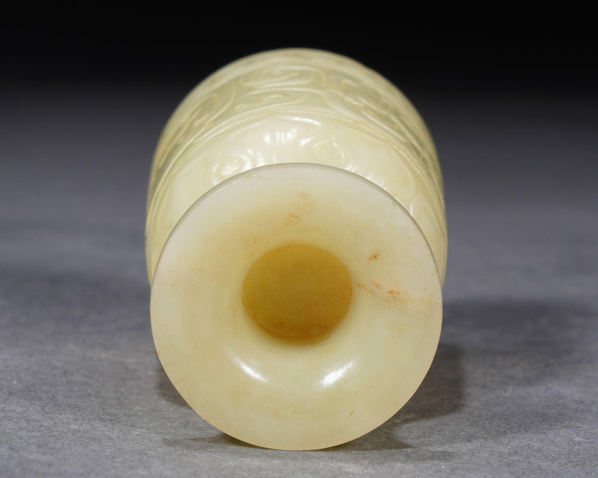A Chinese Archaistic Carved Yellow Jade Goblet - Image 9 of 9