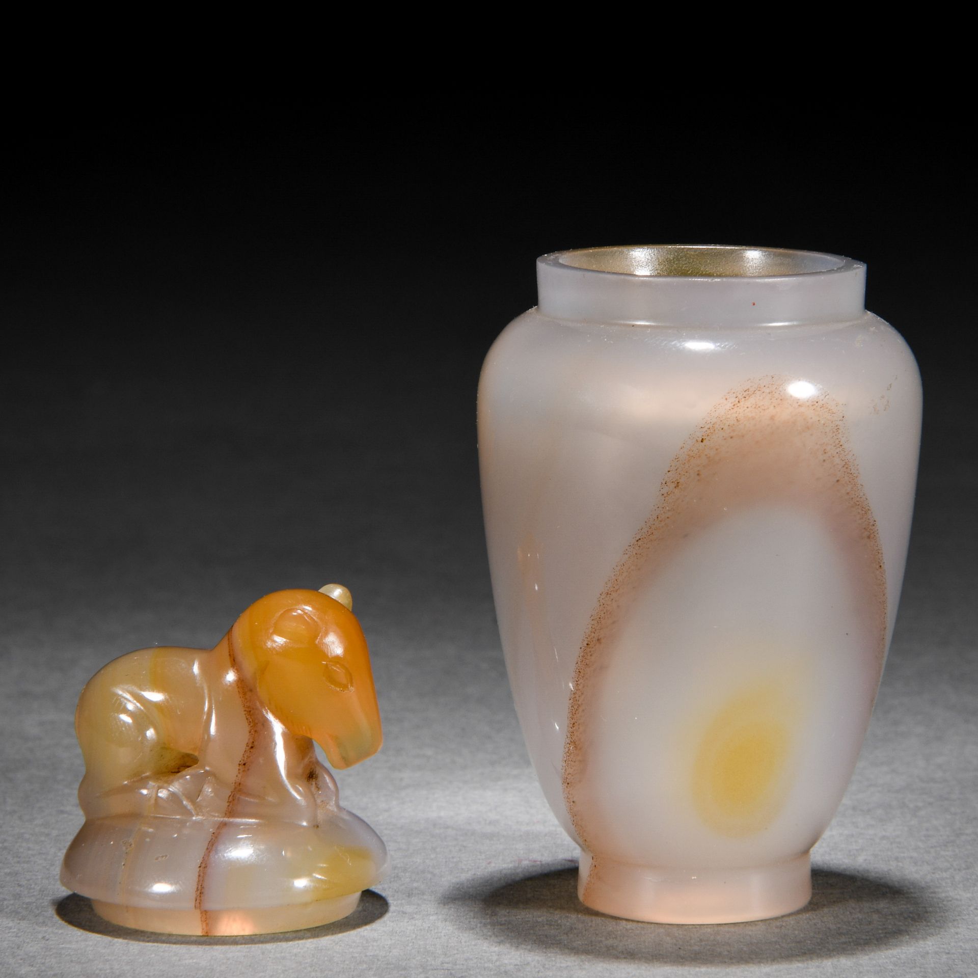 A Chinese Carved Agate Vase with Cover - Image 7 of 9