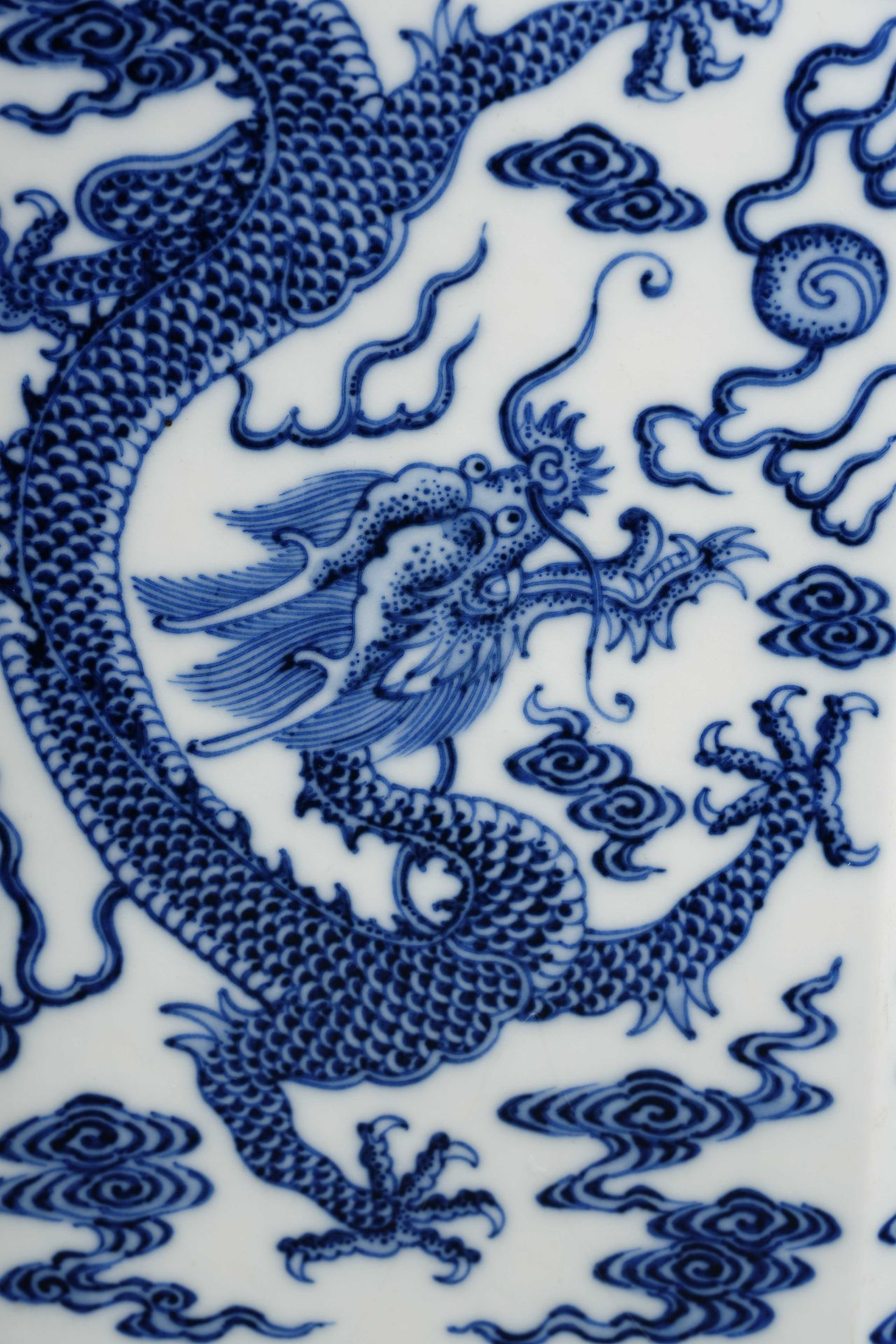 A Chinese Blue and White Dragons Squared Vase - Image 9 of 17