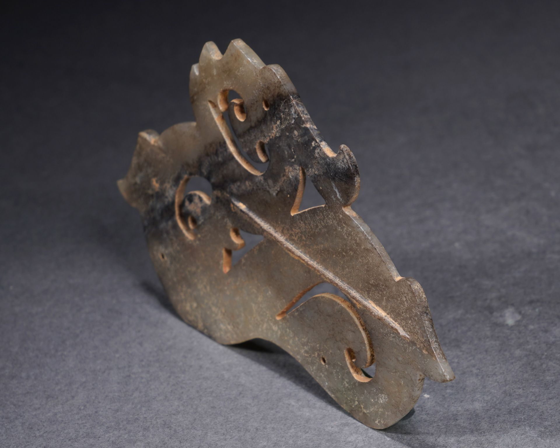 A Chinese Jade Dragon-Form Pendant - Image 8 of 10