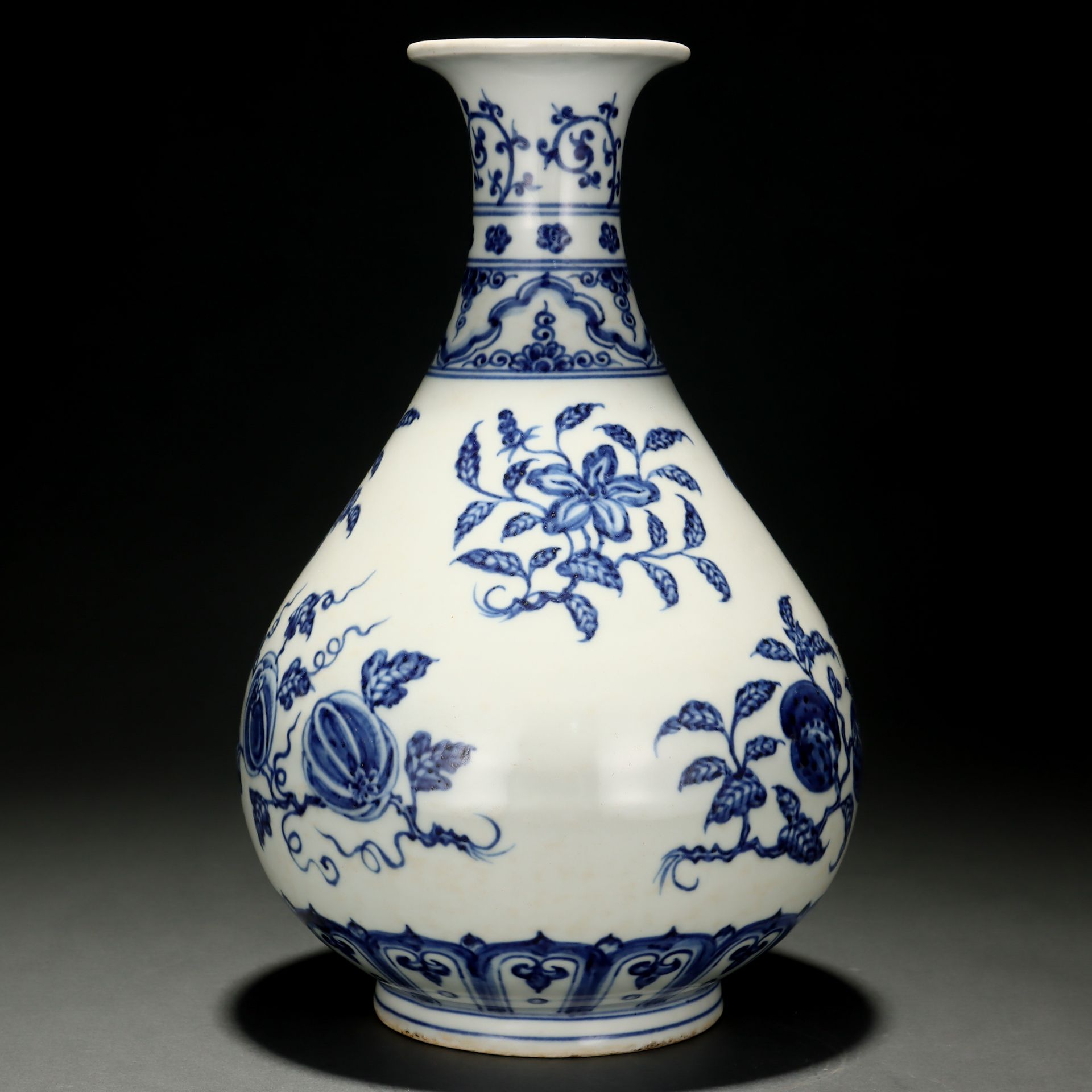 A Chinese Blue and White Vase Yuhuchunping - Image 4 of 9