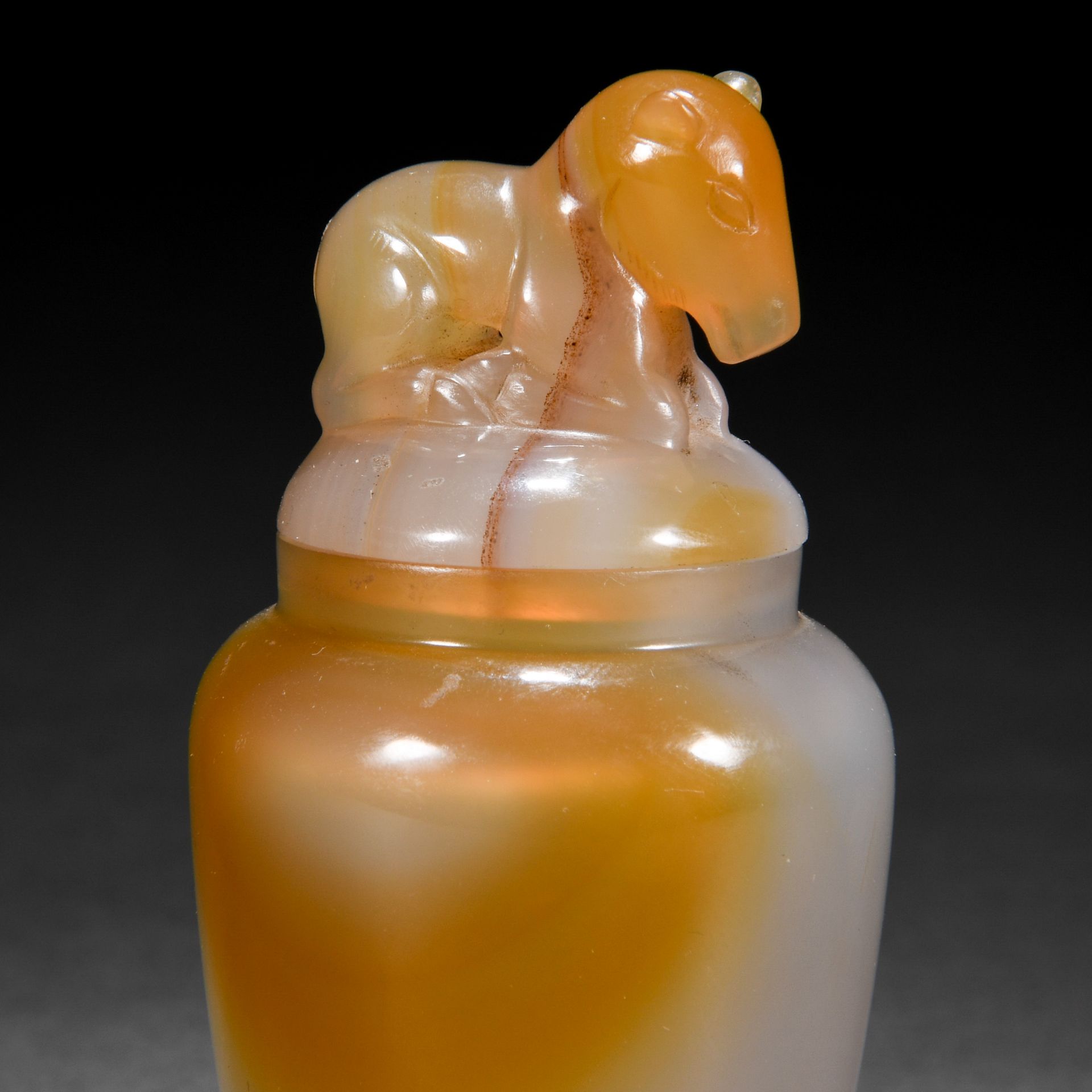 A Chinese Carved Agate Vase with Cover - Image 6 of 9