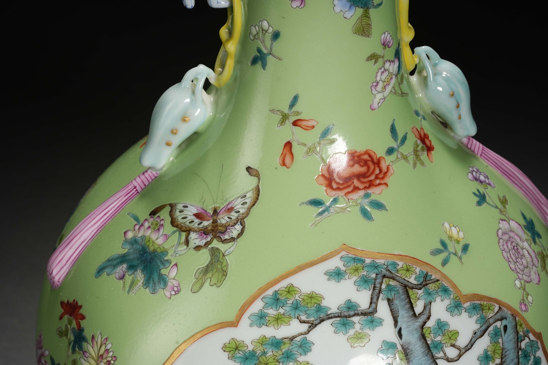 A Chinese Famille Rose Buffalo Vase - Bild 5 aus 11
