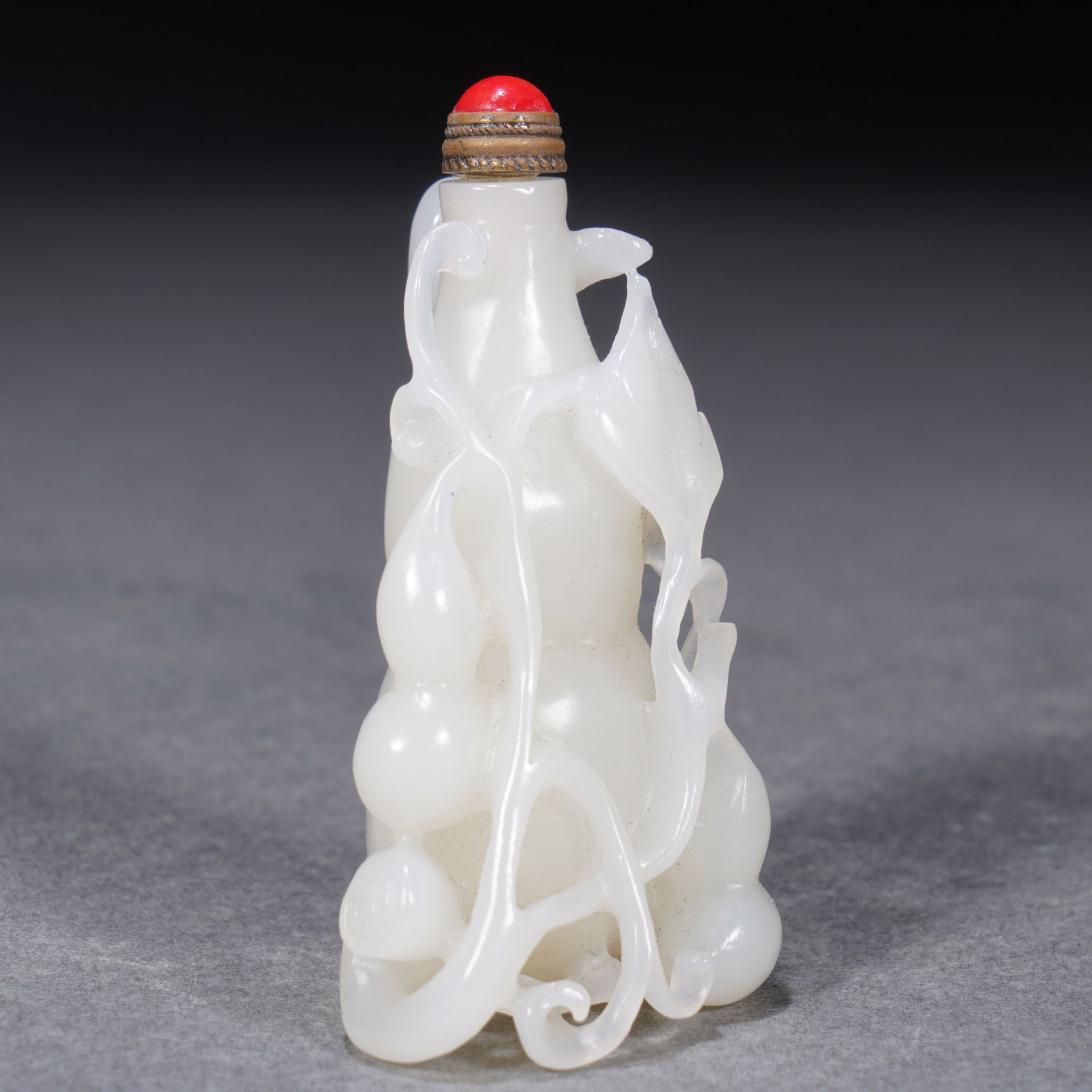 A Chinese Carved White Jade Double Gourds Snuff Bottle - Image 5 of 10