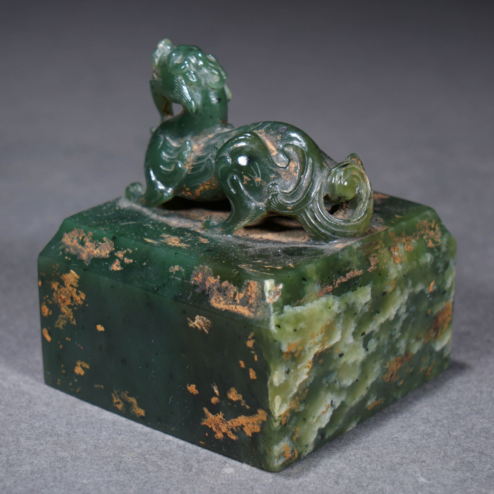 A Chinese Carved Jade Mythical Beast Seal - Image 4 of 8