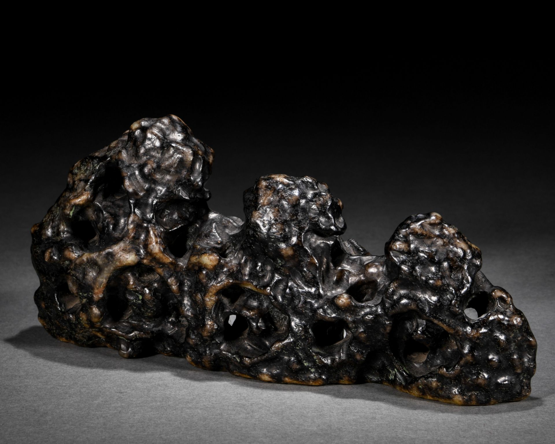 A Chinese Carved Jade Brush-rest - Image 6 of 8