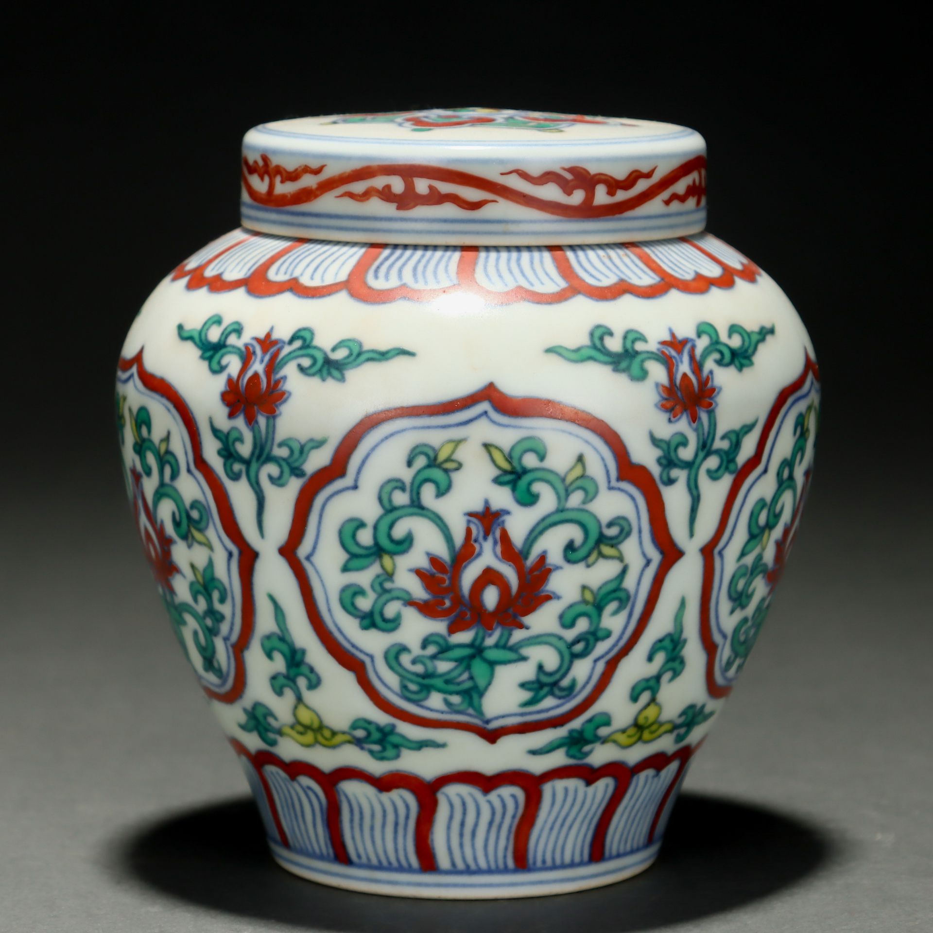 A Chinese Doucai Glaze Floral Jar - Image 3 of 9