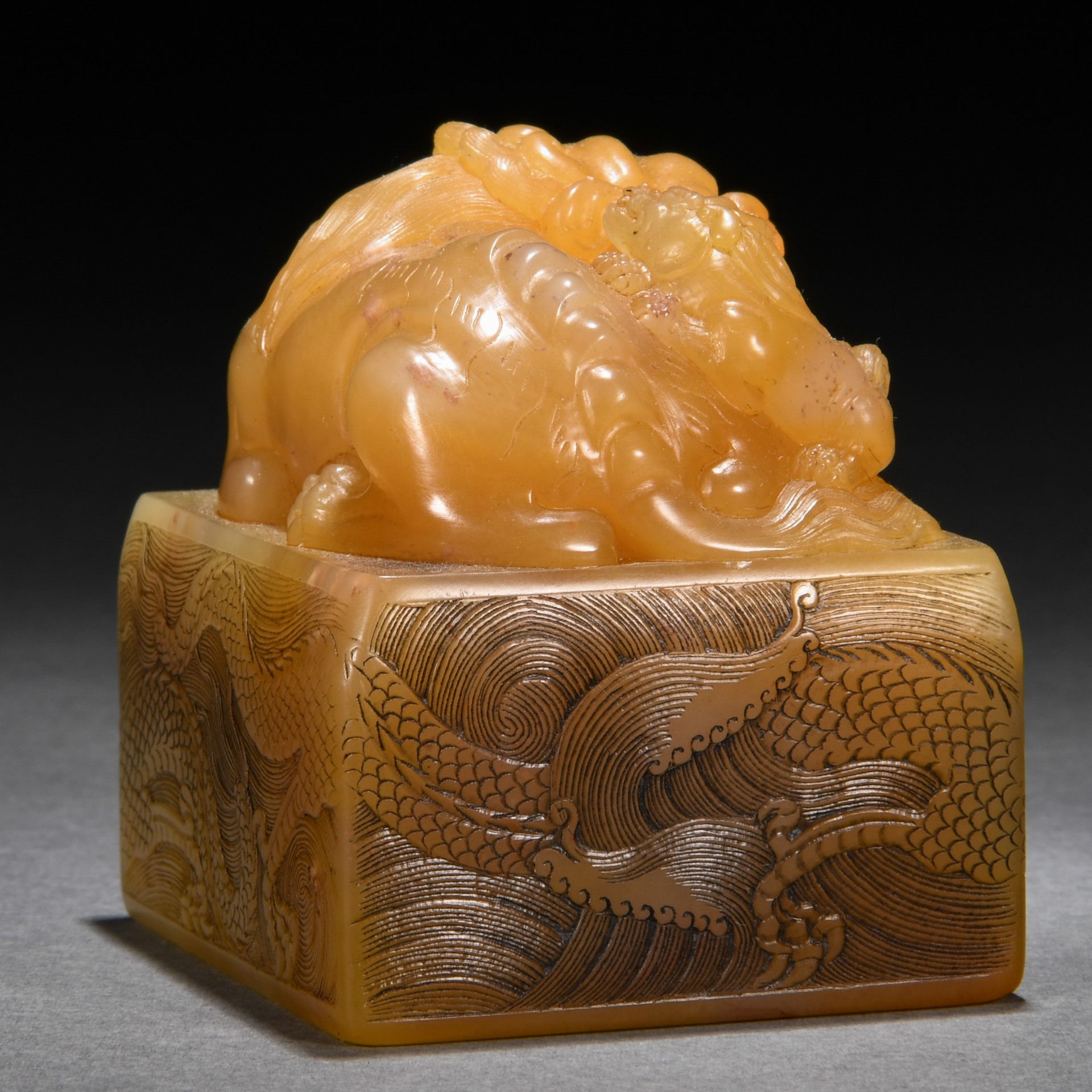 A Chinese Carved Tianhuang Beast Seal - Image 5 of 8