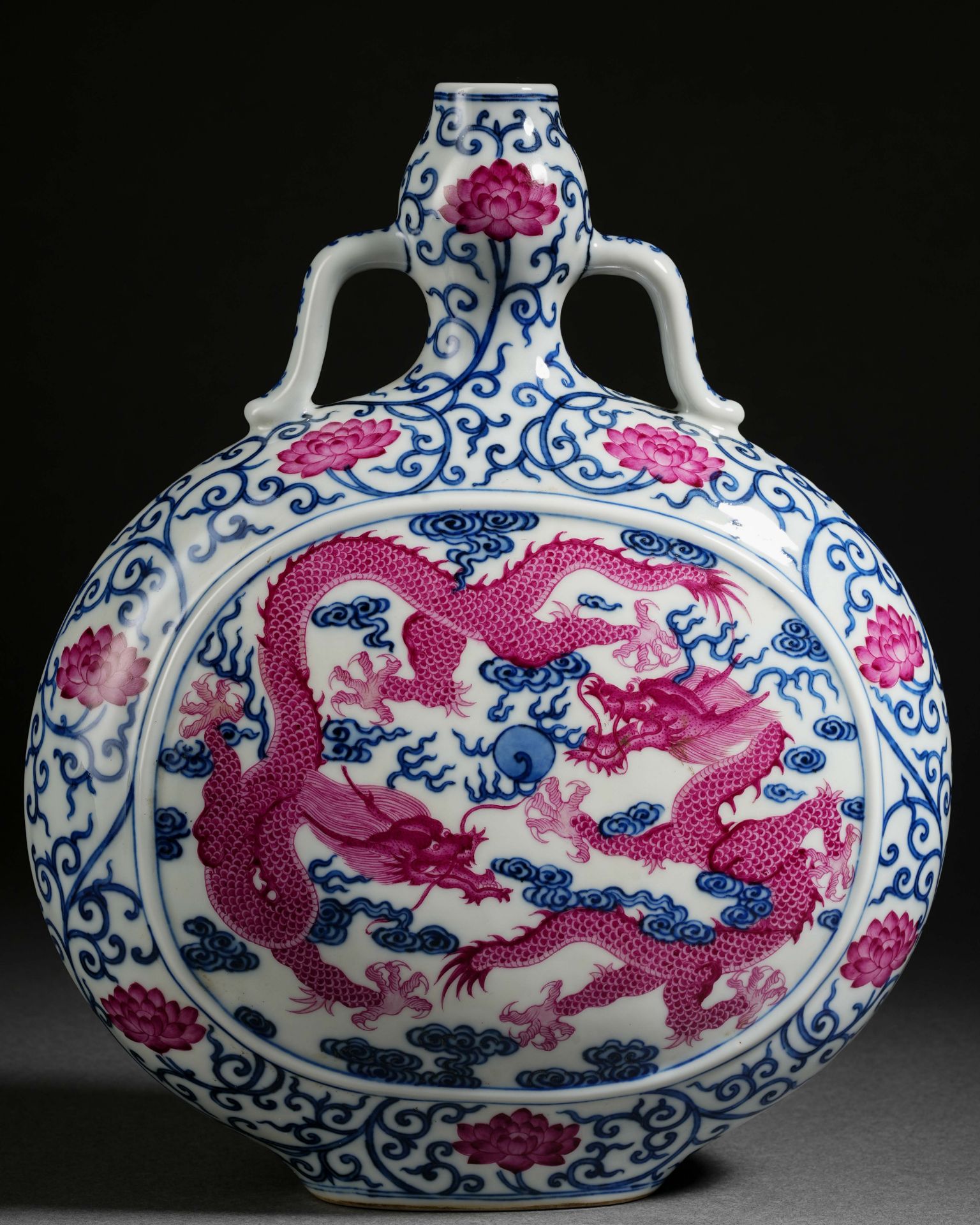 A Chinese Under Glaze Blue and Pink Enamel Dragon Bianhu - Bild 6 aus 14