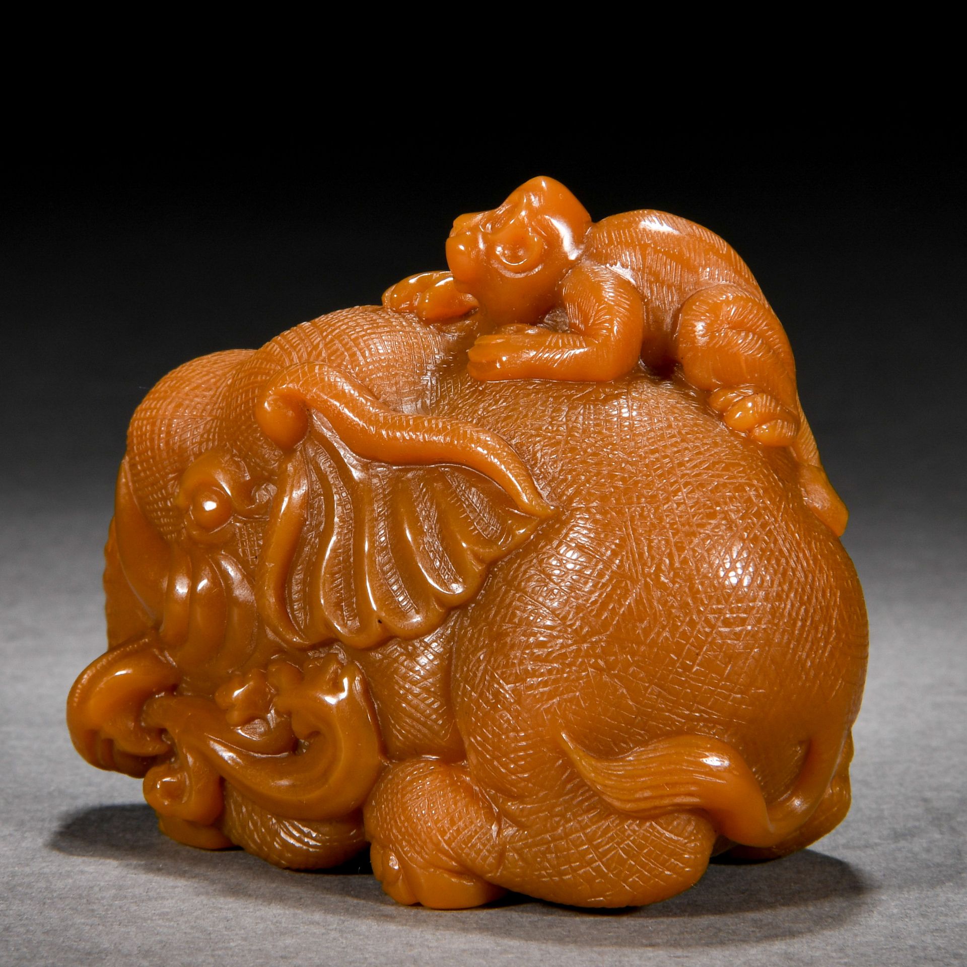 A Chinese Carved Tianhuang Beast Ornament with Box - Image 3 of 8