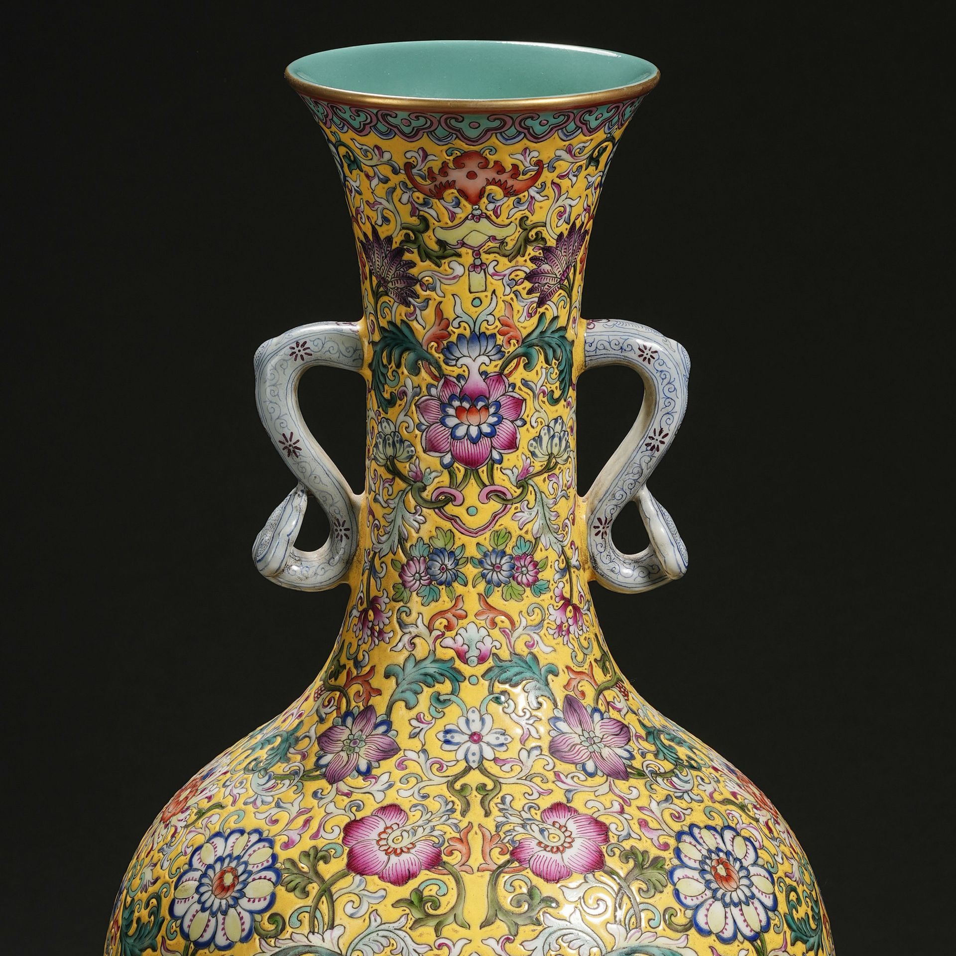 A Chinese Famille Rose and Gilt Baluster Vase - Bild 2 aus 14