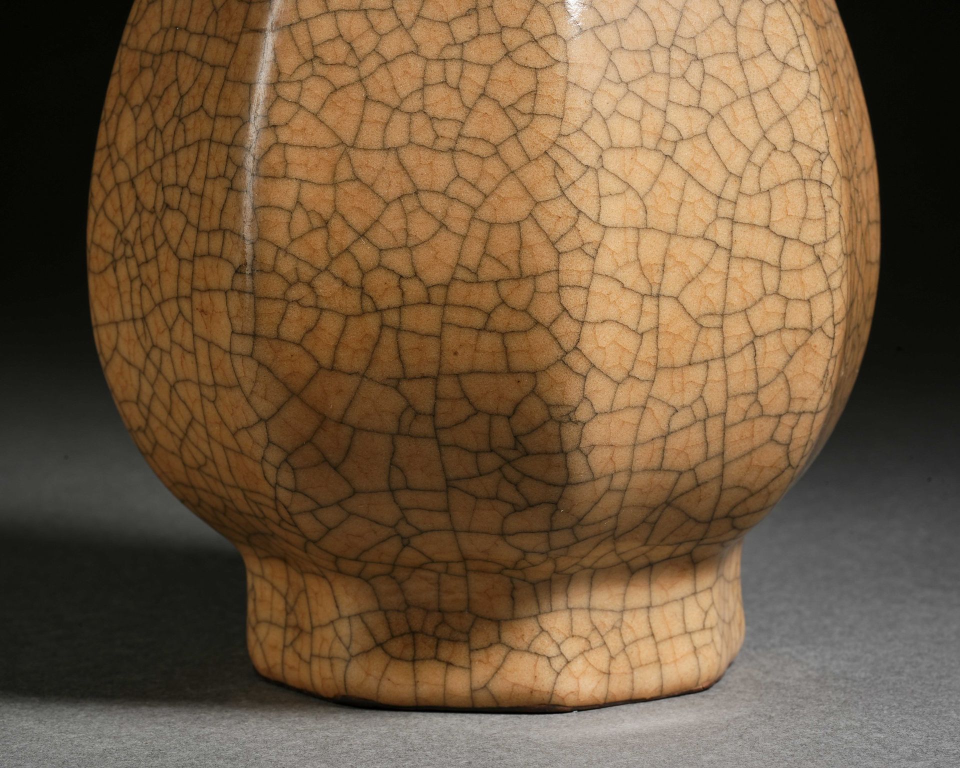 A Chinese Ge-ware Arrow Vase - Image 4 of 12