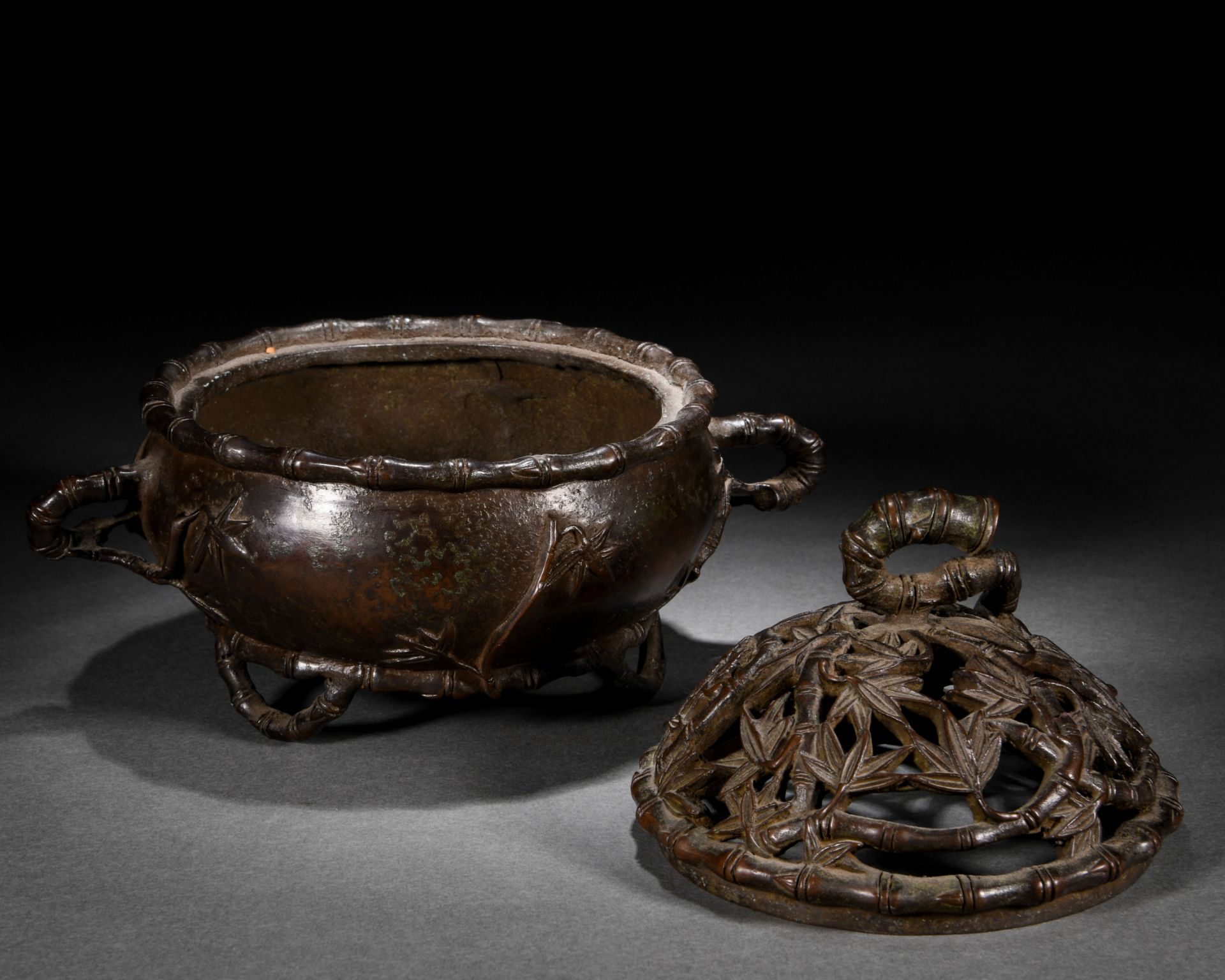 A Chinese Bronze Censer with Cover - Image 5 of 8